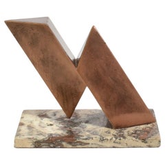 Escultura abstracta de bronce