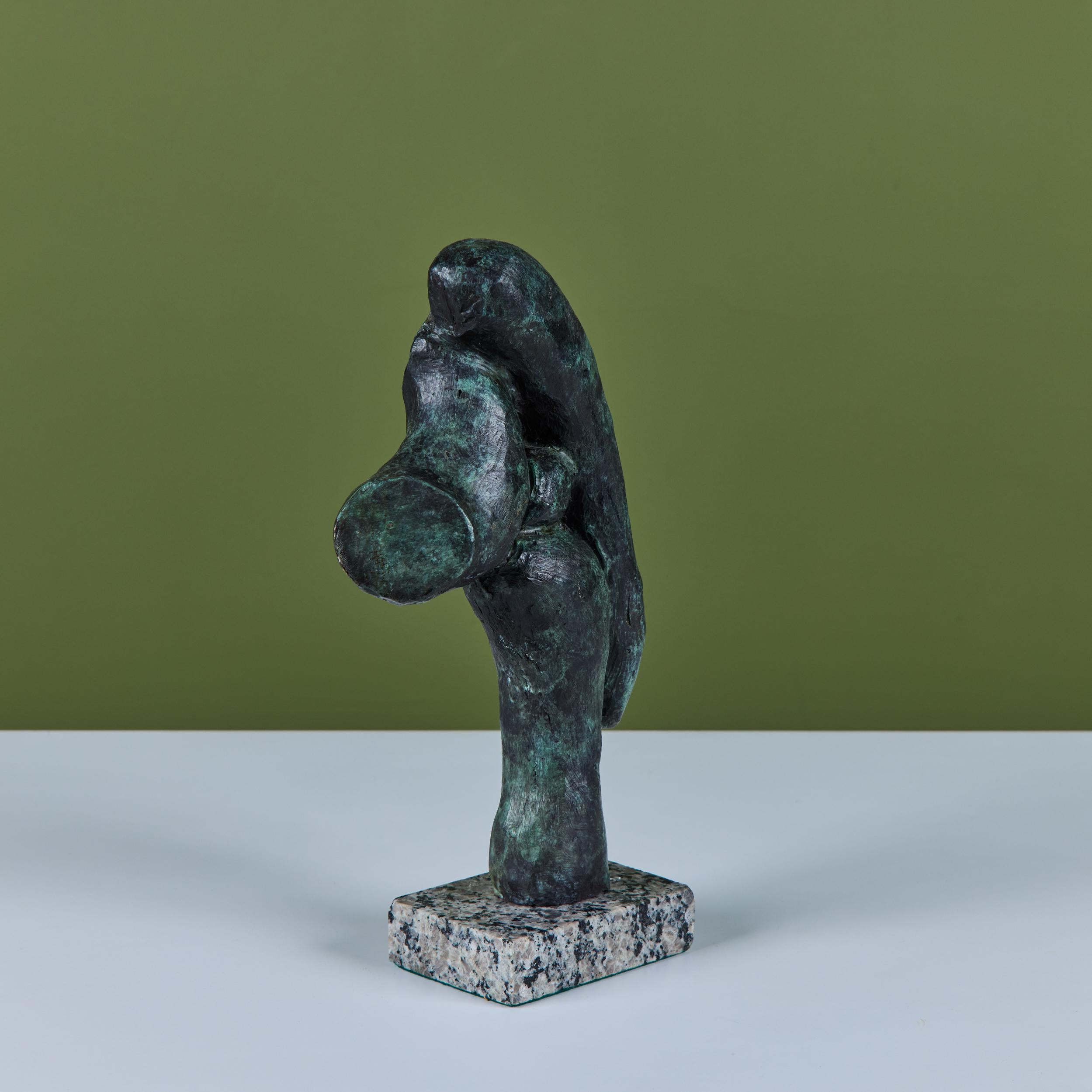 Abstract Bronze Sculpture on Granite Base Patinado en venta