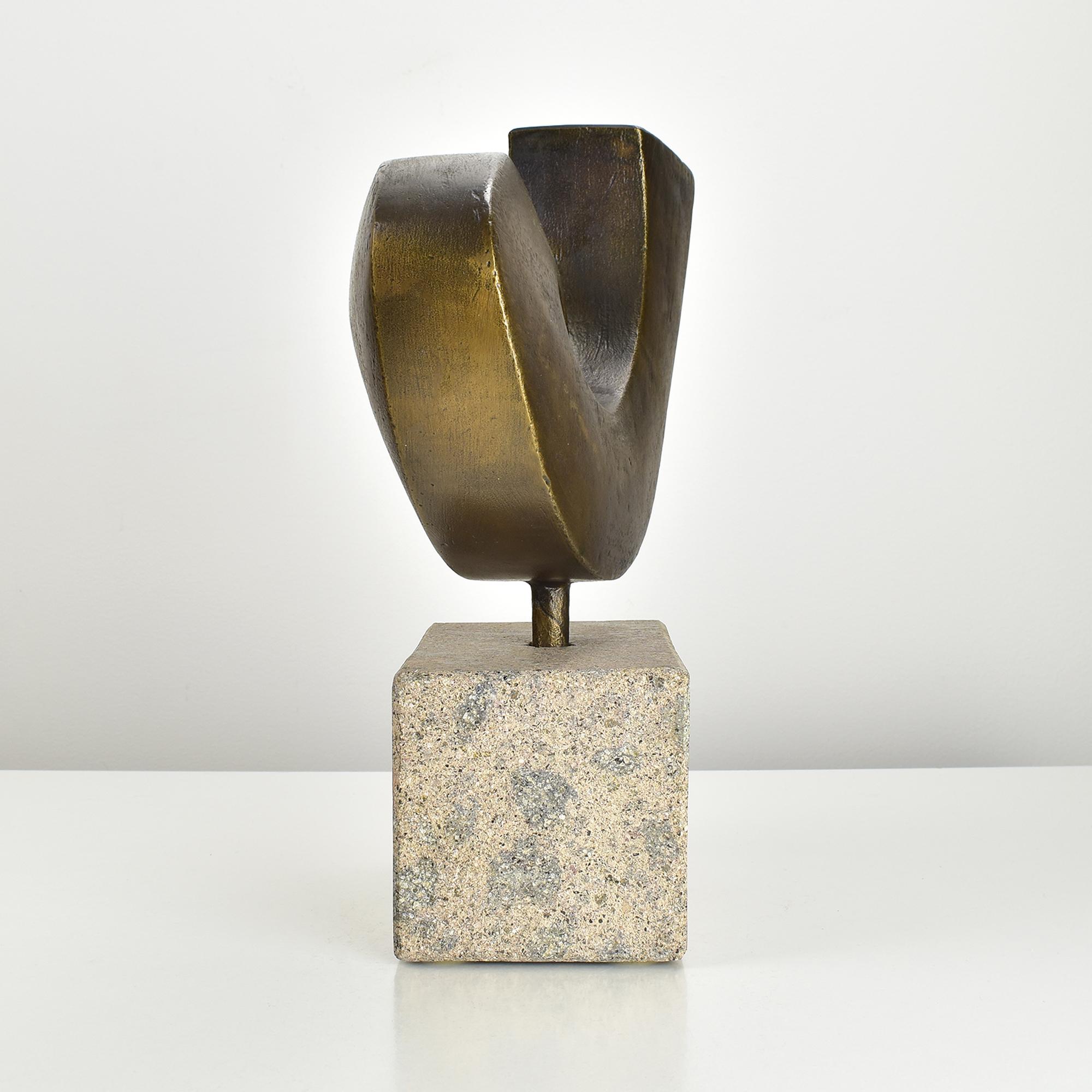 Abstrakte Bronzeskulptur auf Granitsockel mit organischer, geometrischer Form im Zustand „Gut“ im Angebot in Bad Säckingen, DE