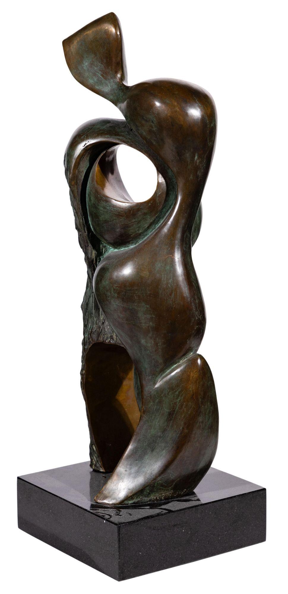 Affascinante scultura in bronzo su una base di marmo nero di Jean-Jacques Porret che raffigura una figura astratta e minimalista. *Firmata e datata (1983).
Dimensioni:
28 