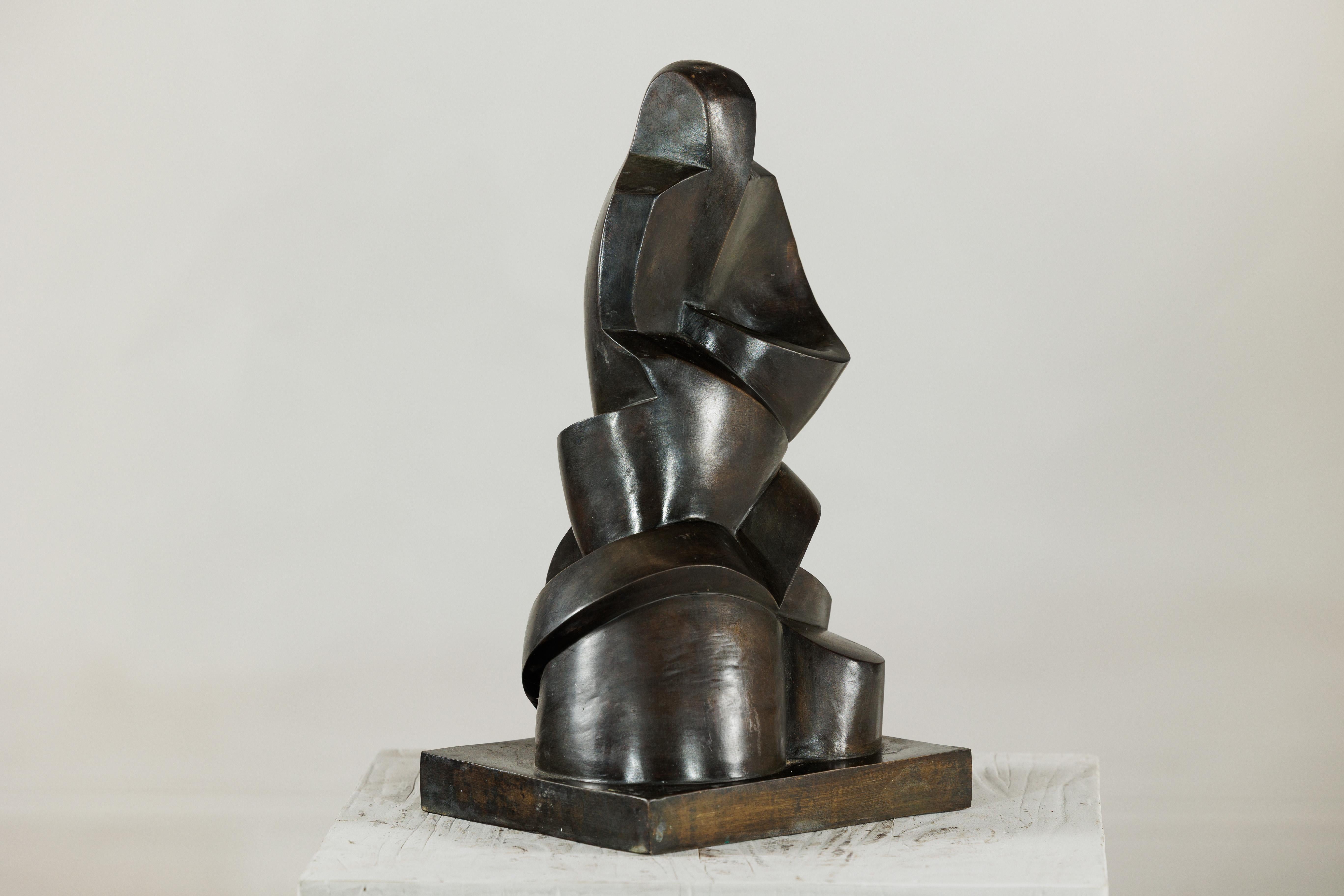 Scultura astratta in bronzo con forme geometriche e curve su base a plinto in vendita 5