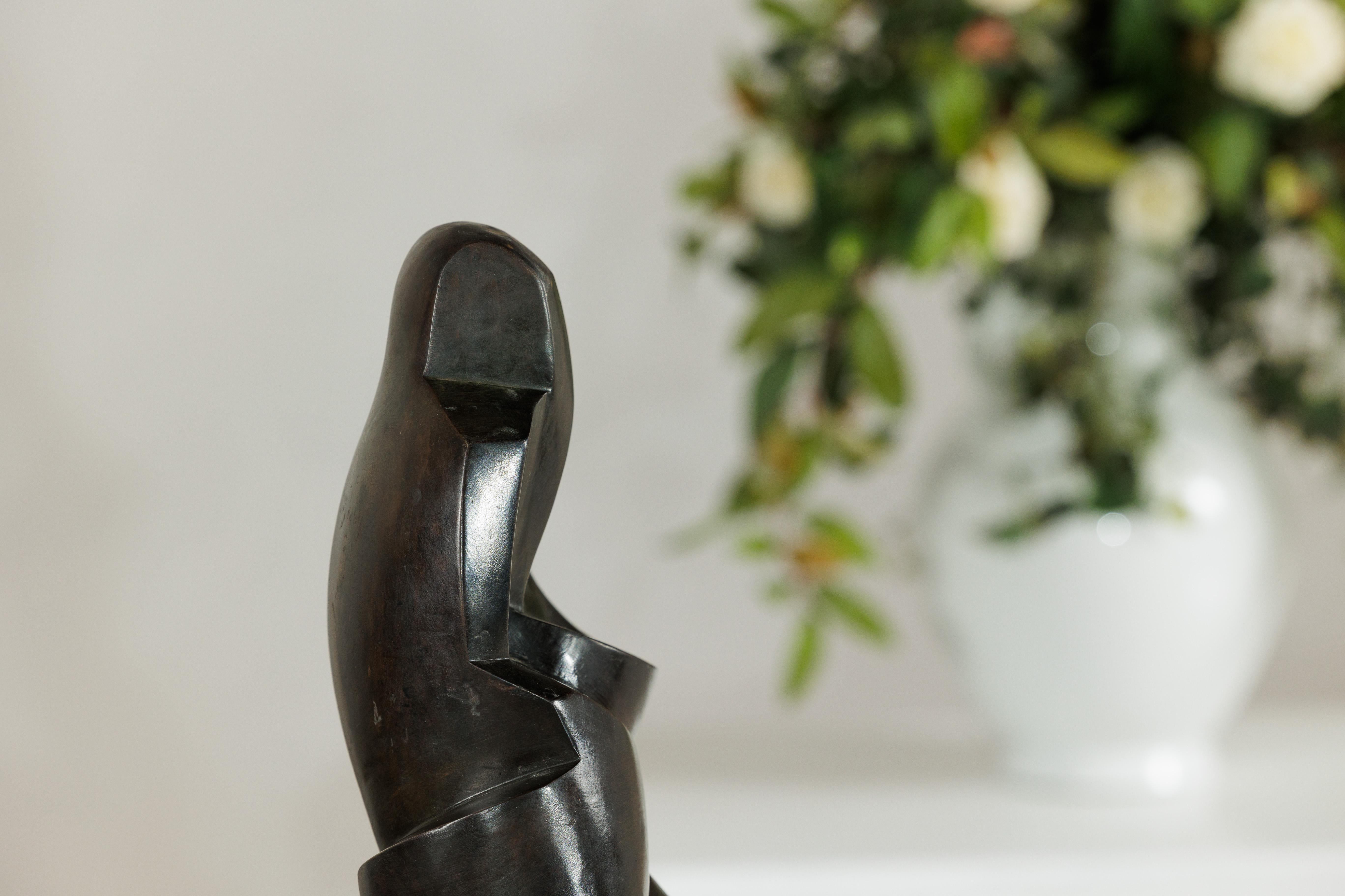 Scultura astratta in bronzo con forme geometriche e curve su base a plinto in vendita 6