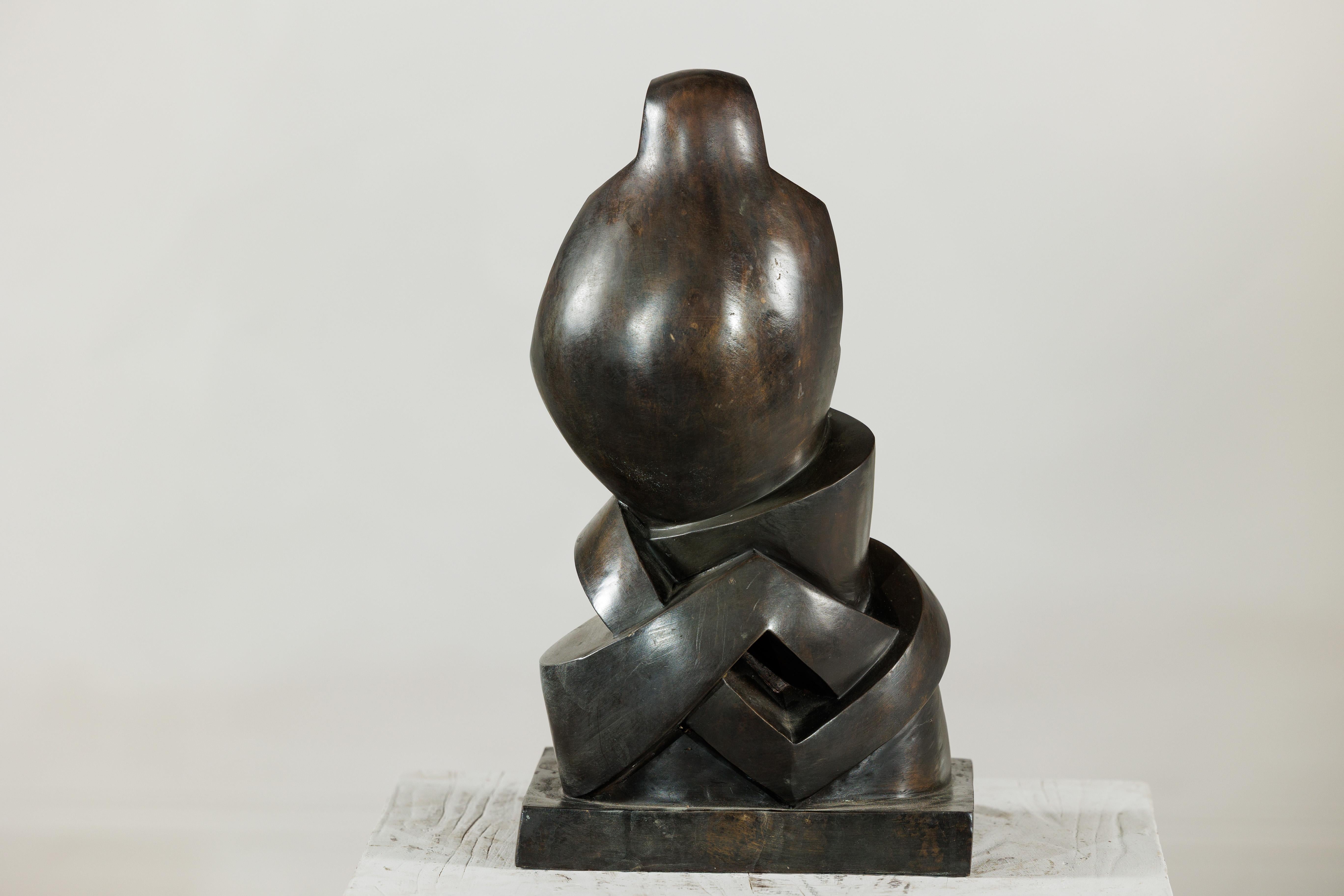 Scultura astratta in bronzo con forme geometriche e curve su base a plinto in vendita 9