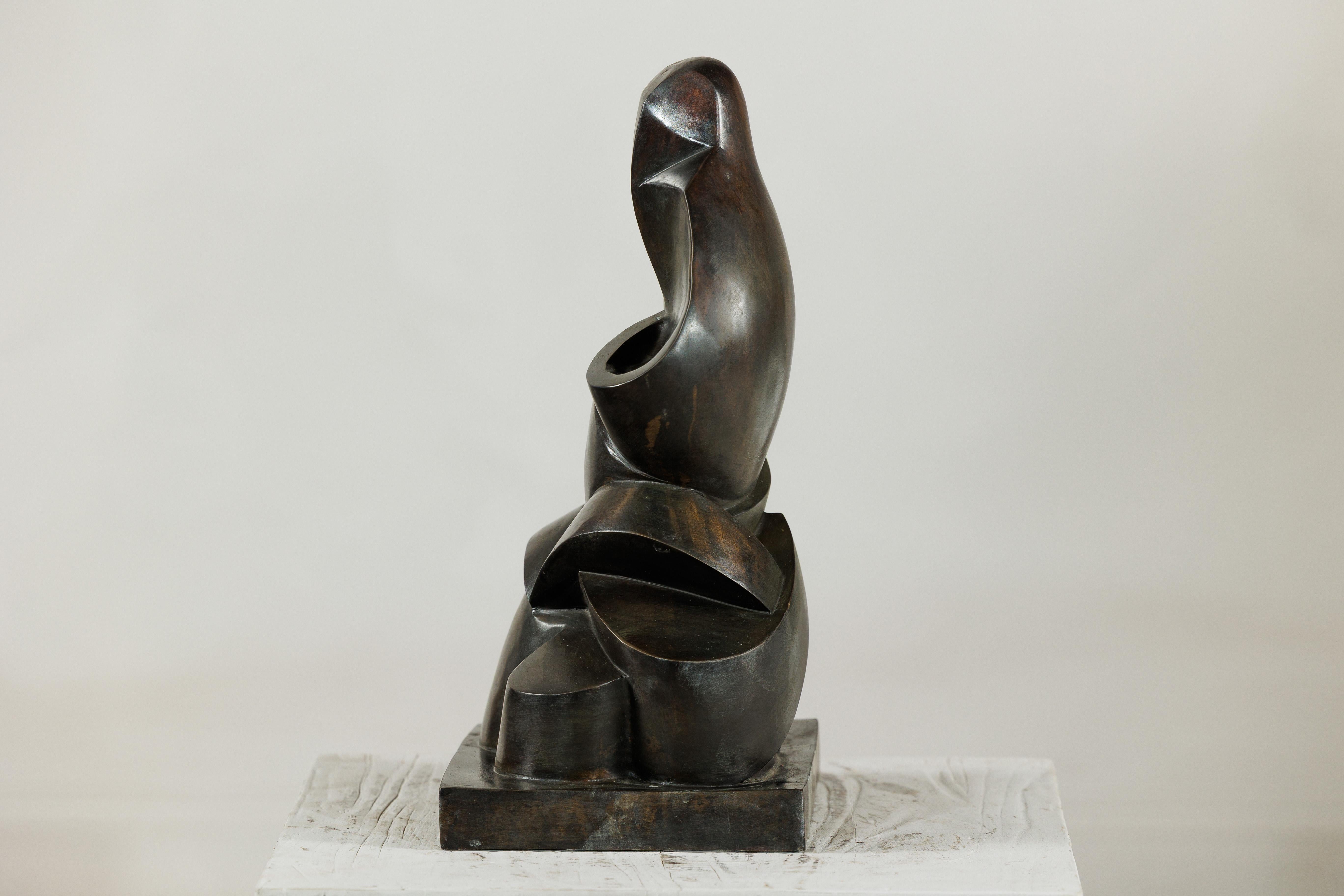 Scultura astratta in bronzo con forme geometriche e curve su base a plinto in vendita 10