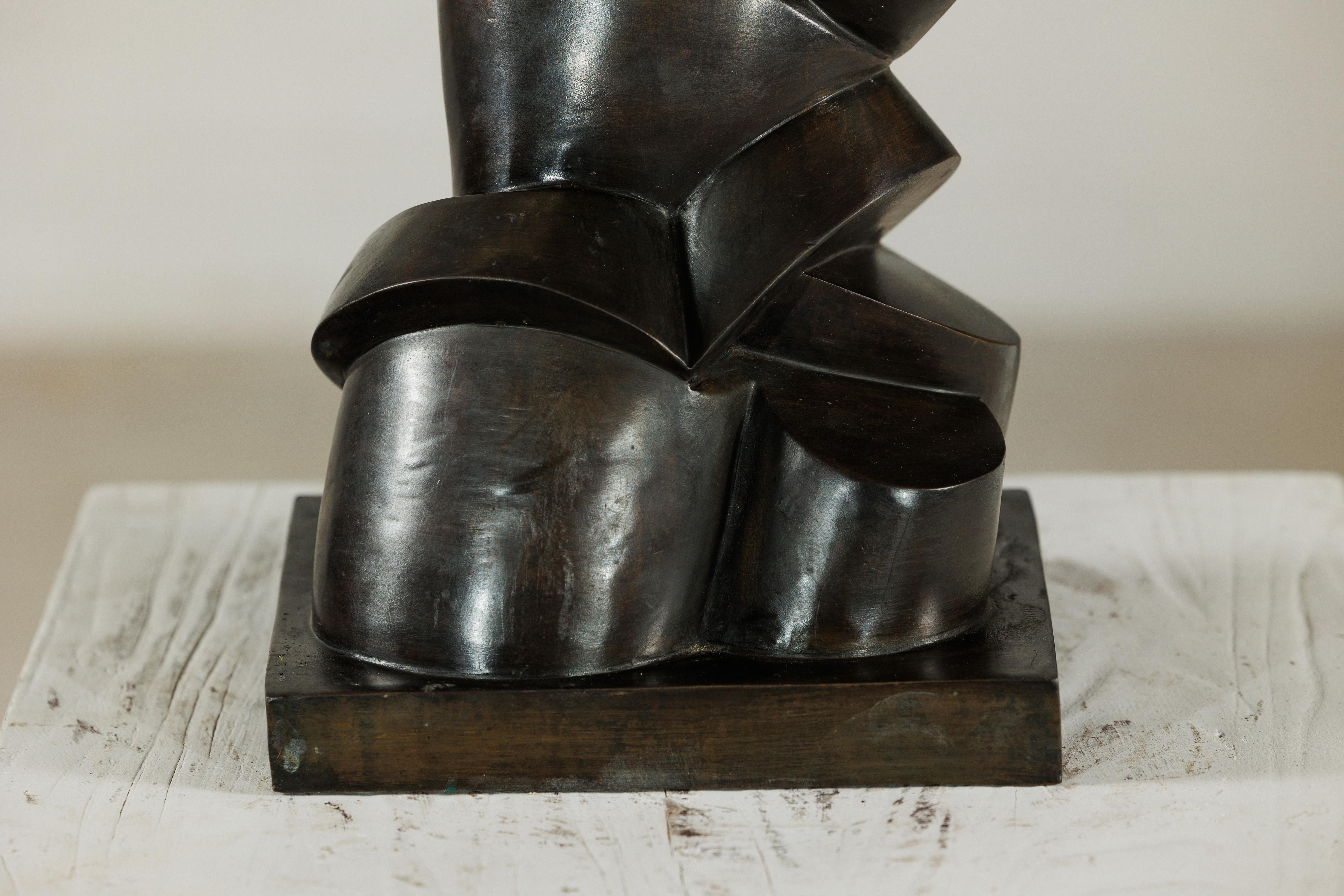 Bronzo Scultura astratta in bronzo con forme geometriche e curve su base a plinto in vendita