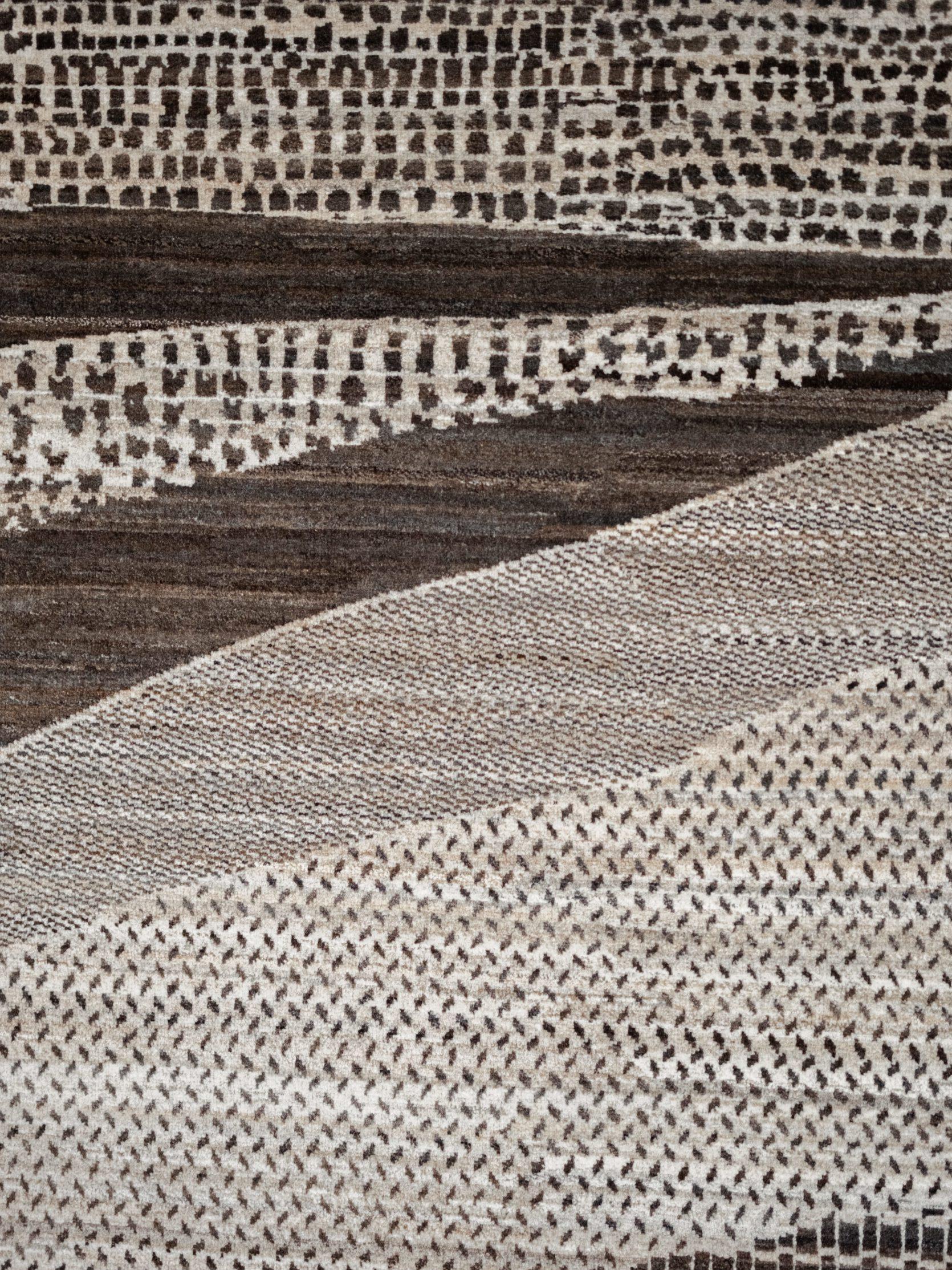 Lassen Sie sich von diesem 9' x 12' großen abstrakten braunen und cremefarbenen Perserteppich aus Wolle inspirieren. Talons