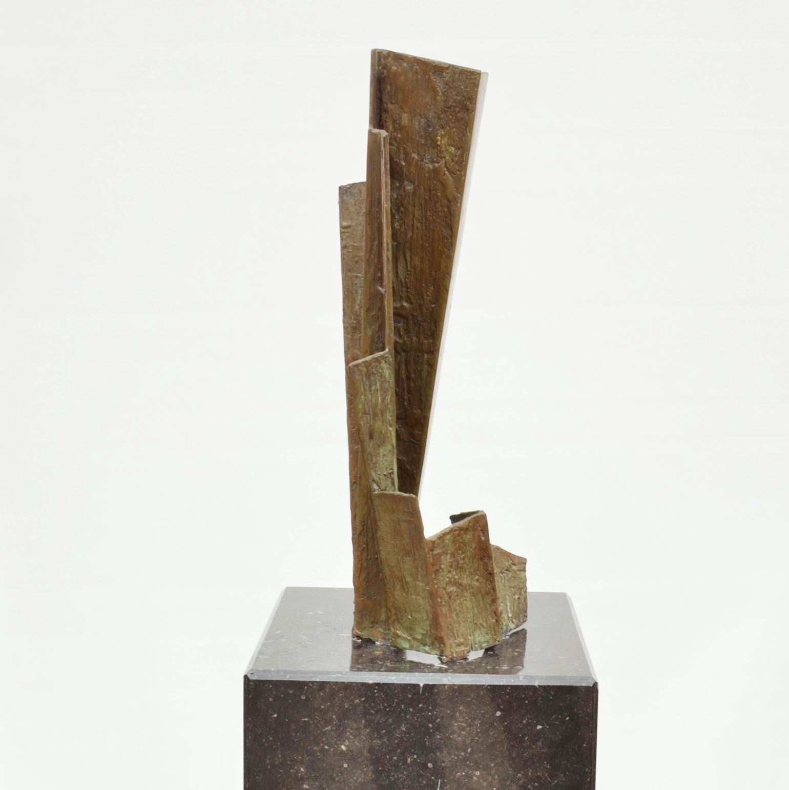Abstract Brutalist Concertina Shaped Bronze Sculpture on Black Marble Plinth For Sale 5