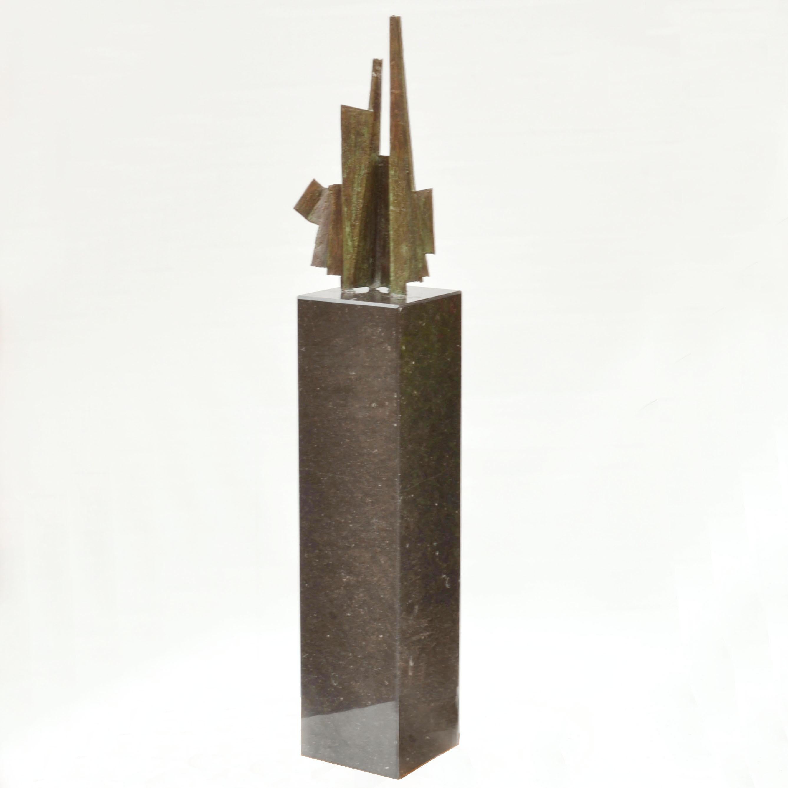 Abstrakte, brutalistische Concertina-Skulptur aus Bronze auf schwarzem Marmorsockel im Angebot 9