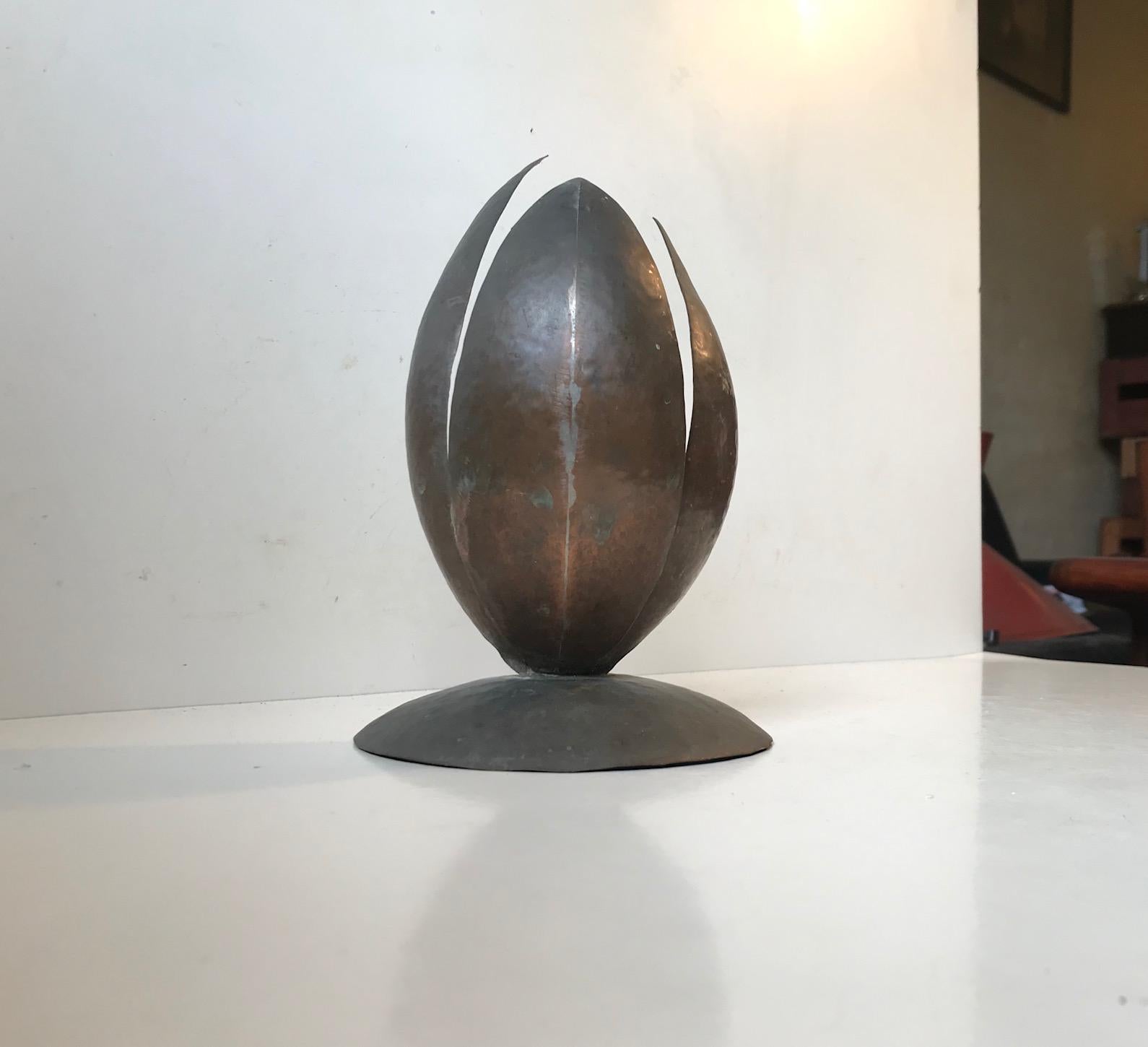 Object in hammered and patinated copper. Resembles an onion, clean yet brutal in expression. It was executed during the 1970s within the perimeters of Middelfart Psychiatric Hospital in Denmark. This sculpture among a few others came from the estate