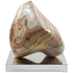Scultura astratta in marmo di onice intagliato