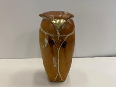 Skulptur einer geschnitzten Holz Eule mit Messingschnabel