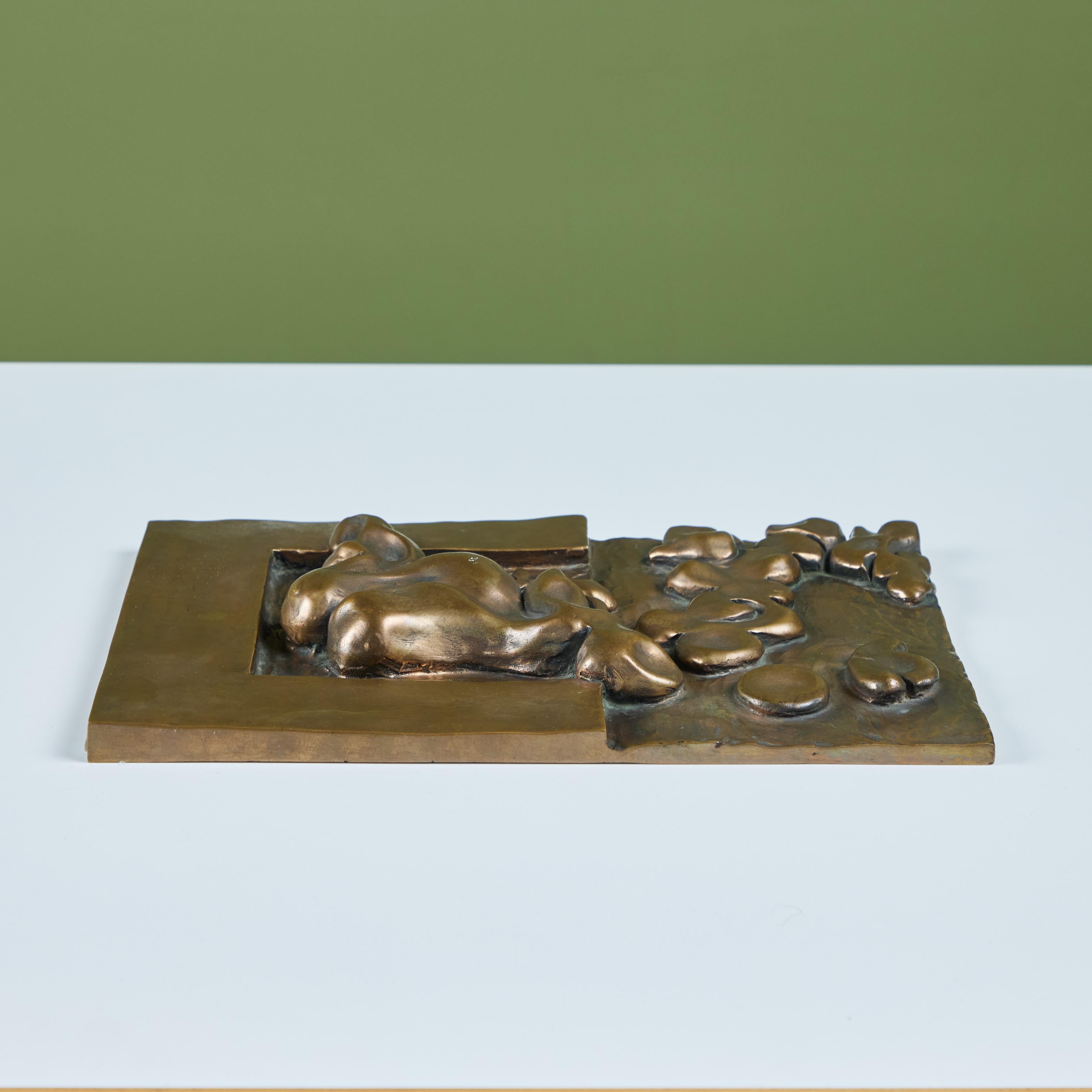 Dekorative abstrakte Plakettenskulptur aus Bronzeguss im Zustand „Hervorragend“ im Angebot in Los Angeles, CA