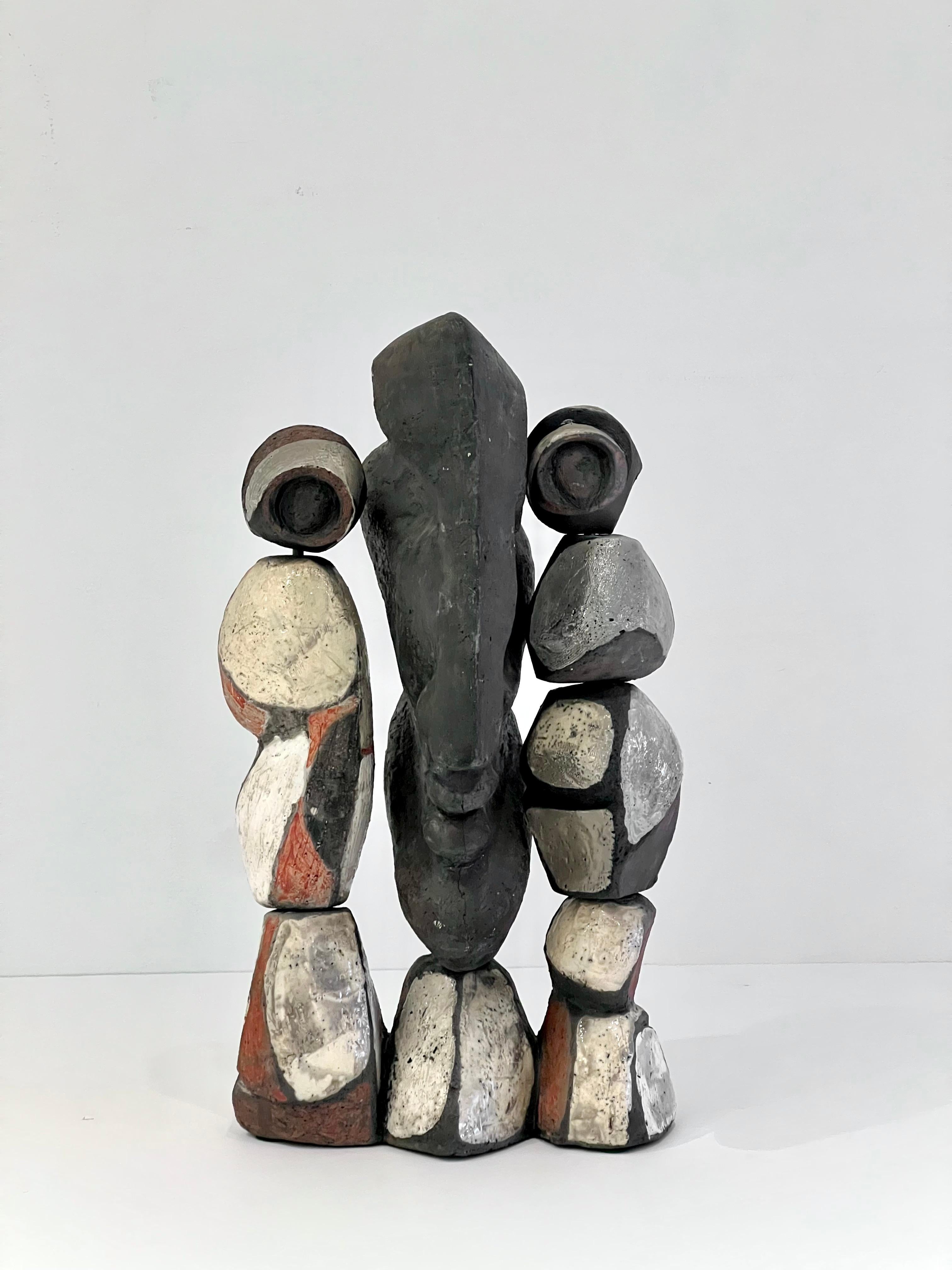 Sculpture figurative abstraite en céramique de Roger Capron, France, années 1970.
Bien qu'il soit principalement connu pour ses tables, Roger Capron a créé d'étonnantes sculptures plus tard dans sa vie.