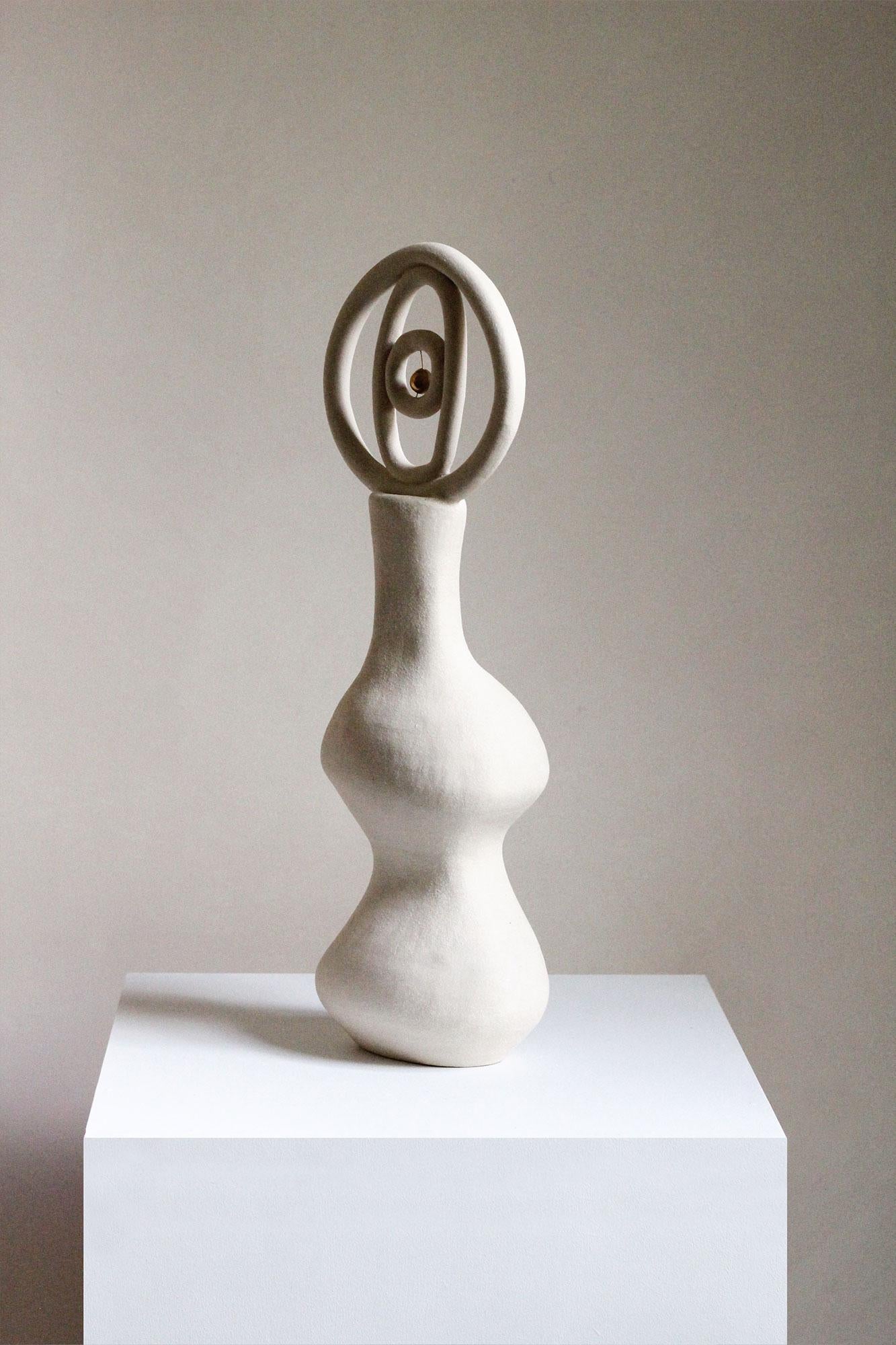 Abstract Ceramic Sculpture With 24 Karat Gold Lustre, “Female Gaze” by Miyelle Excellent état - En vente à London, GB