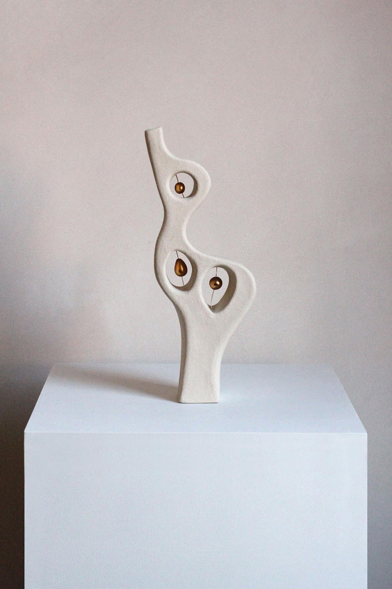 Abstract Ceramic Sculpture With Gold Lustre, “Fragments Within III” by Miyelle Neuf - En vente à London, GB