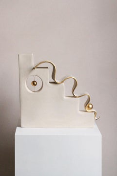 Sculpture abstraite en céramique avec lustre d'or, faite à la main, "Cascading Down" (en cascade)