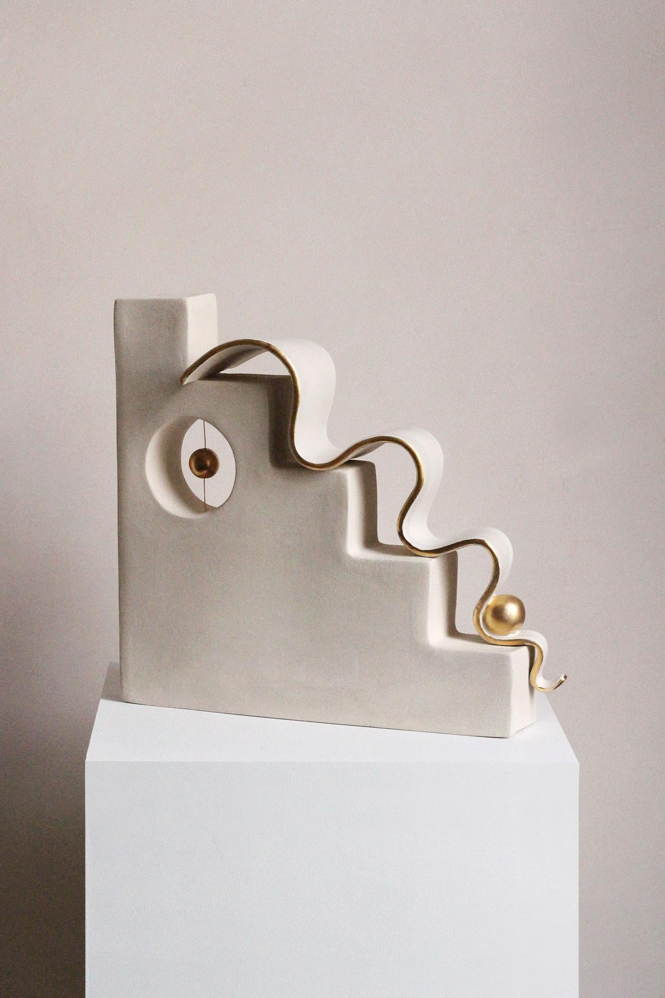 Britannique Sculpture abstraite en céramique avec lustre d'or, faite à la main, 