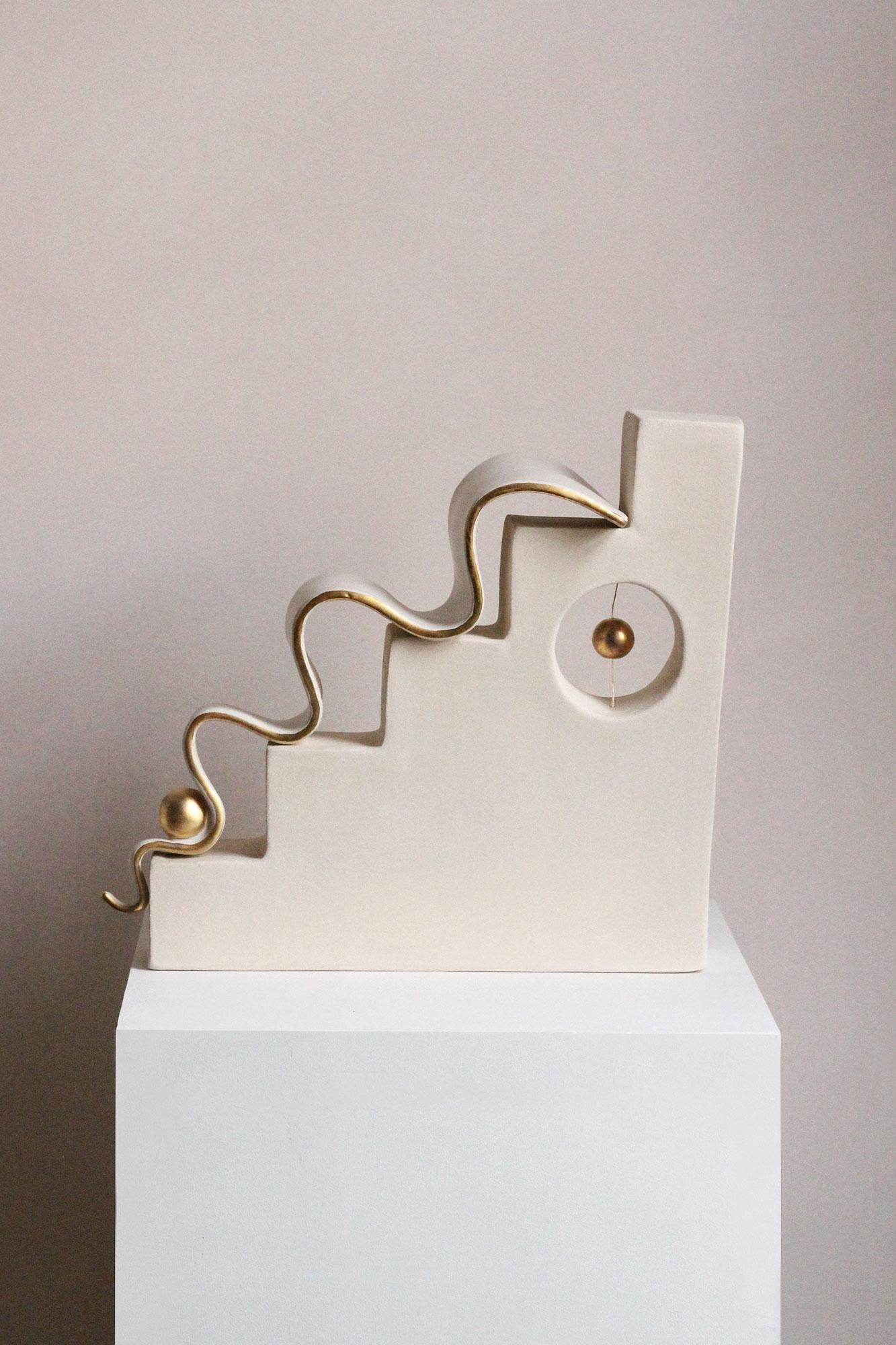 Sculpture abstraite en céramique avec lustre d'or, faite à la main, 