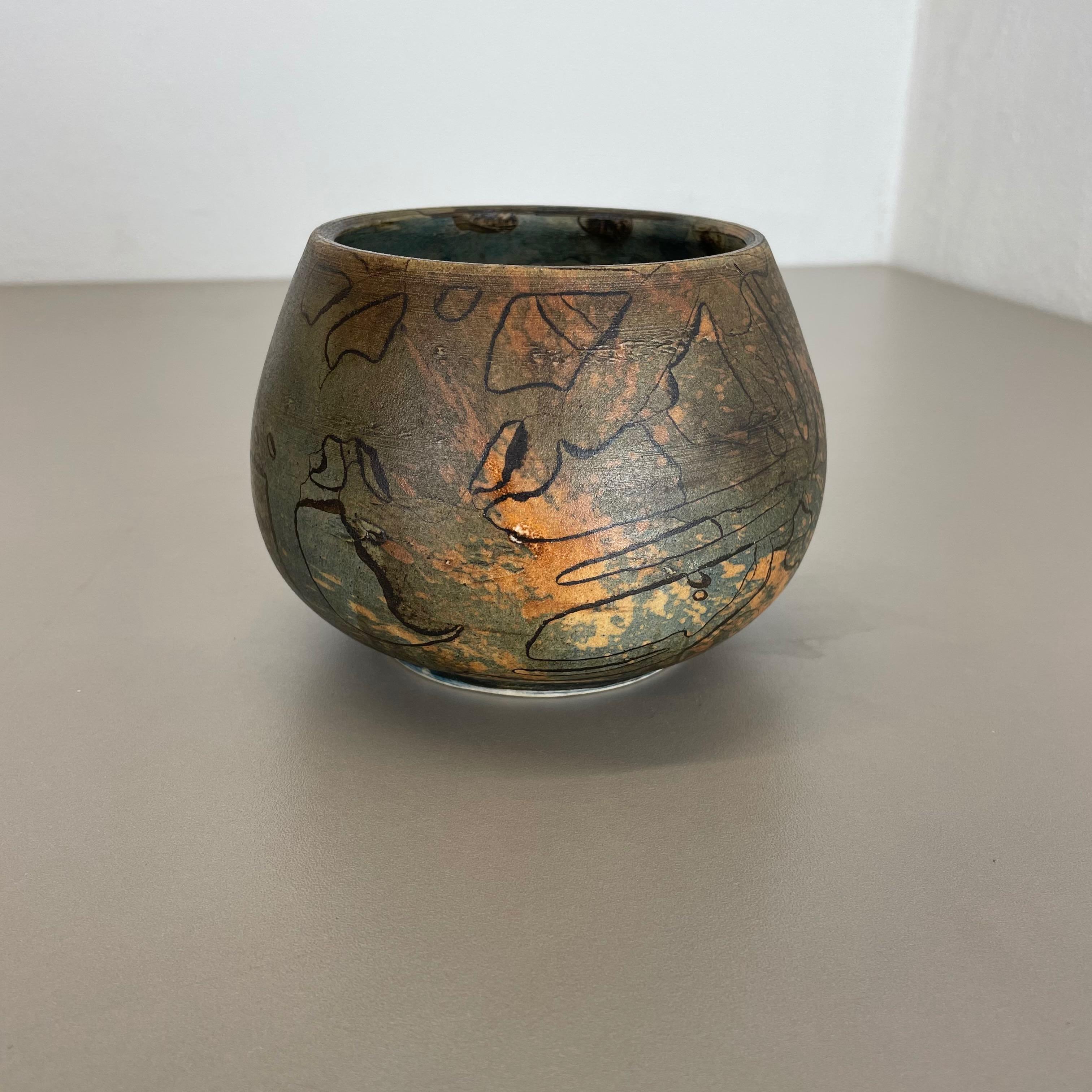 Article:

Ceramic stoneware object


Designer and producer:

Gerhard Liebenthron

Information:

Gerhard Liebenthron, Bremen
1925-2005

Decade:

1970s


This original vintage Studio Pottery Object was designed by Gerhard