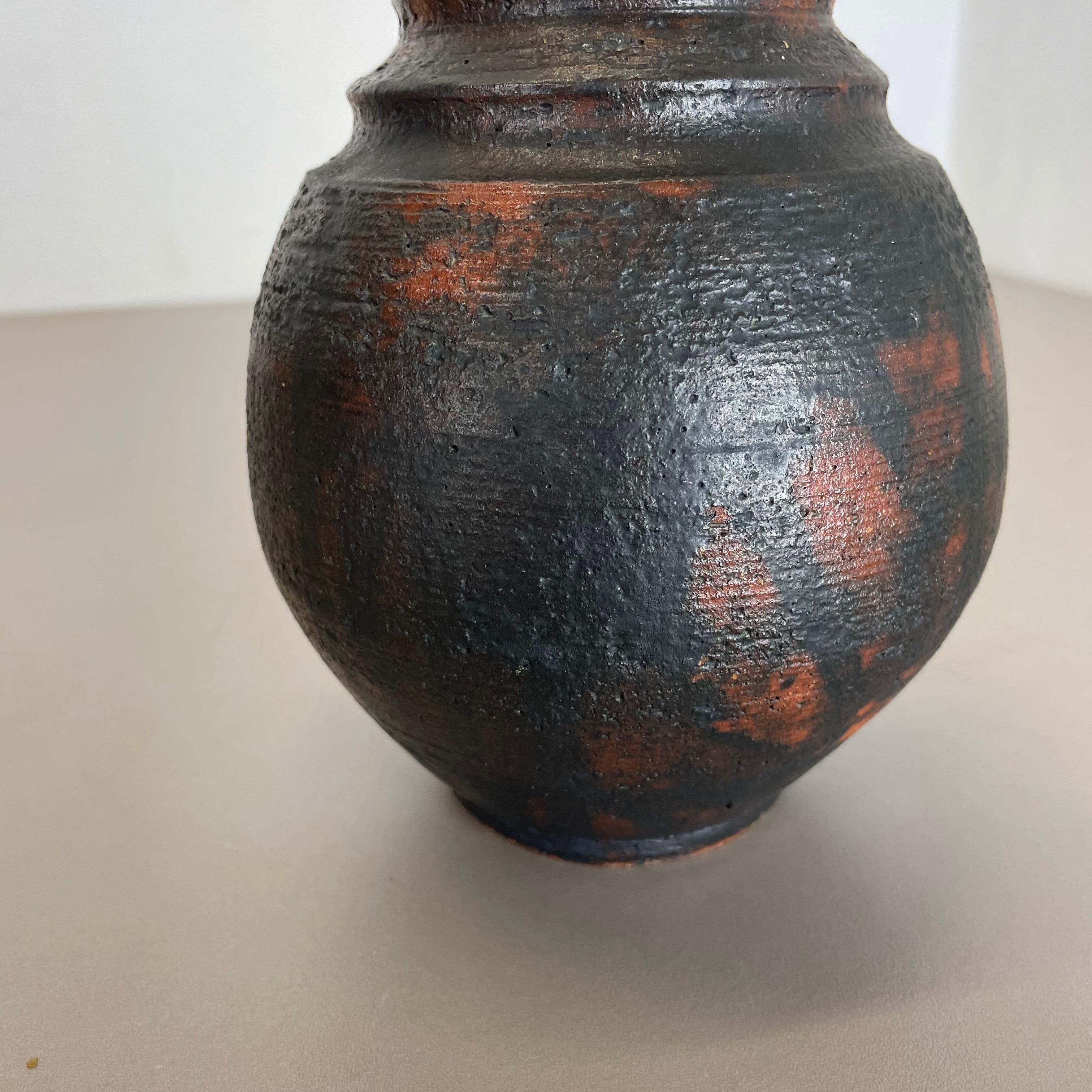 Vaso astratto in ceramica Studio Pottery di Gerhard Liebenthron, Germania, anni '1970 in vendita 3