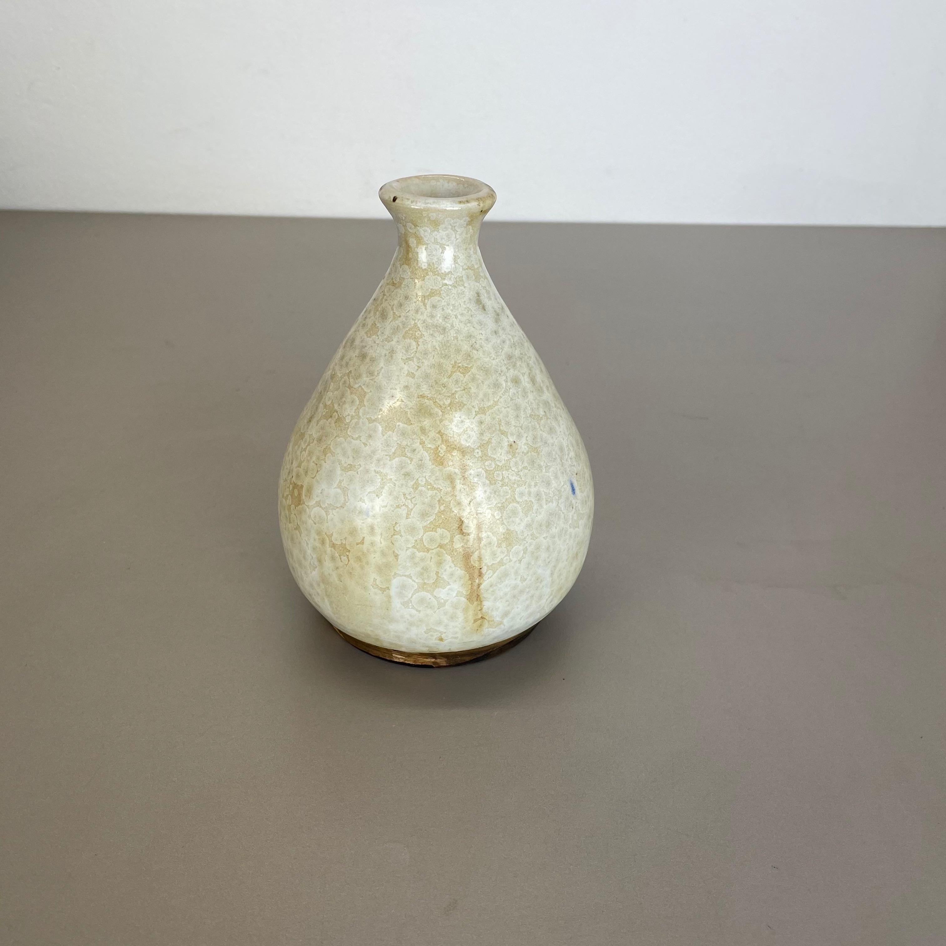 Article:

Ceramic stoneware object


Designer and producer:

Gerhard Liebenthron

Information:

Gerhard Liebenthron, Bremen
1925 †2005


Decade:

1970s


This original vintage Studio Pottery Object was designed by Gerhard