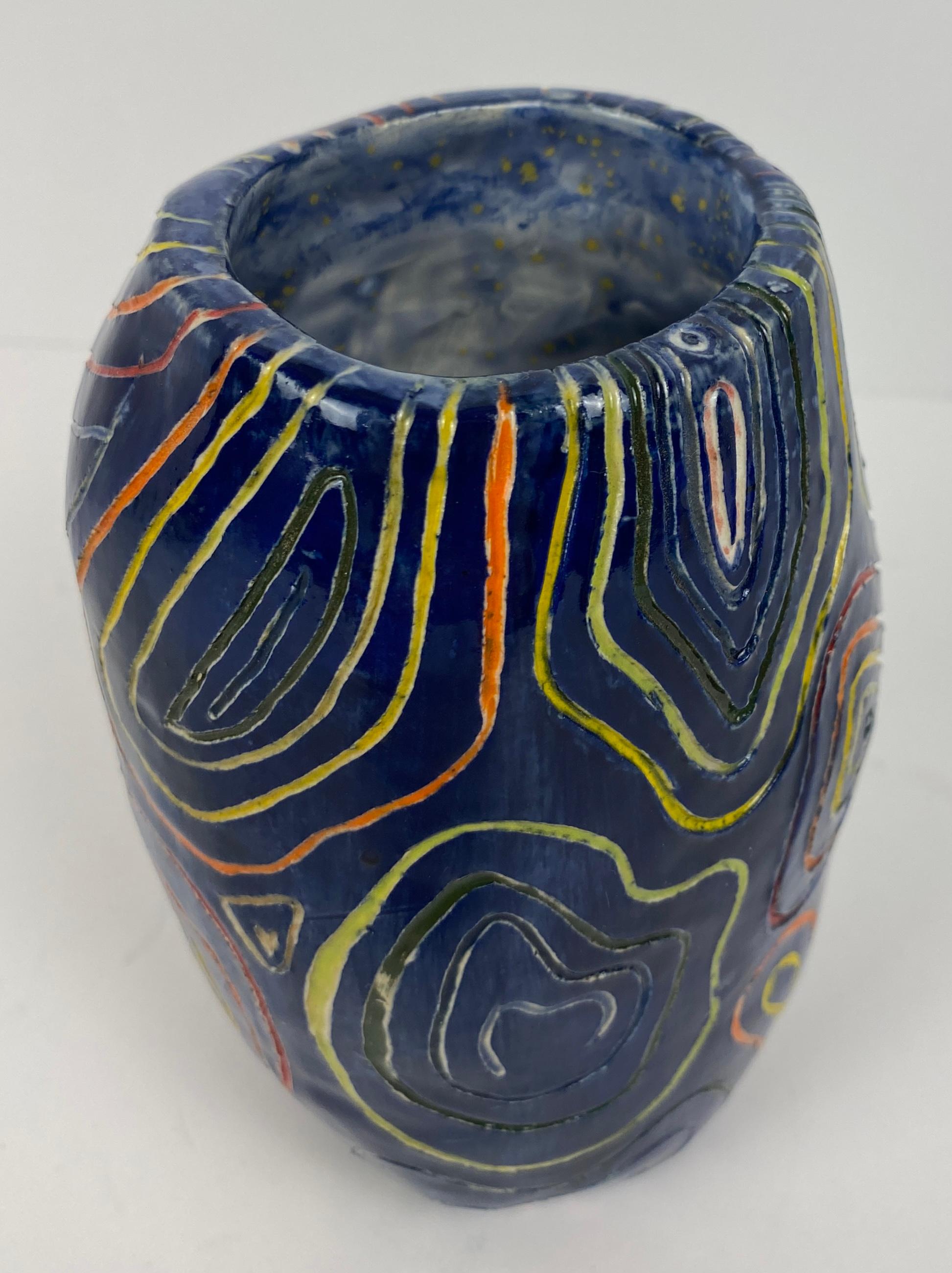 Mid-Century moderno Vaso in ceramica astratta Studio Pottery firmato S. Leighton in vendita