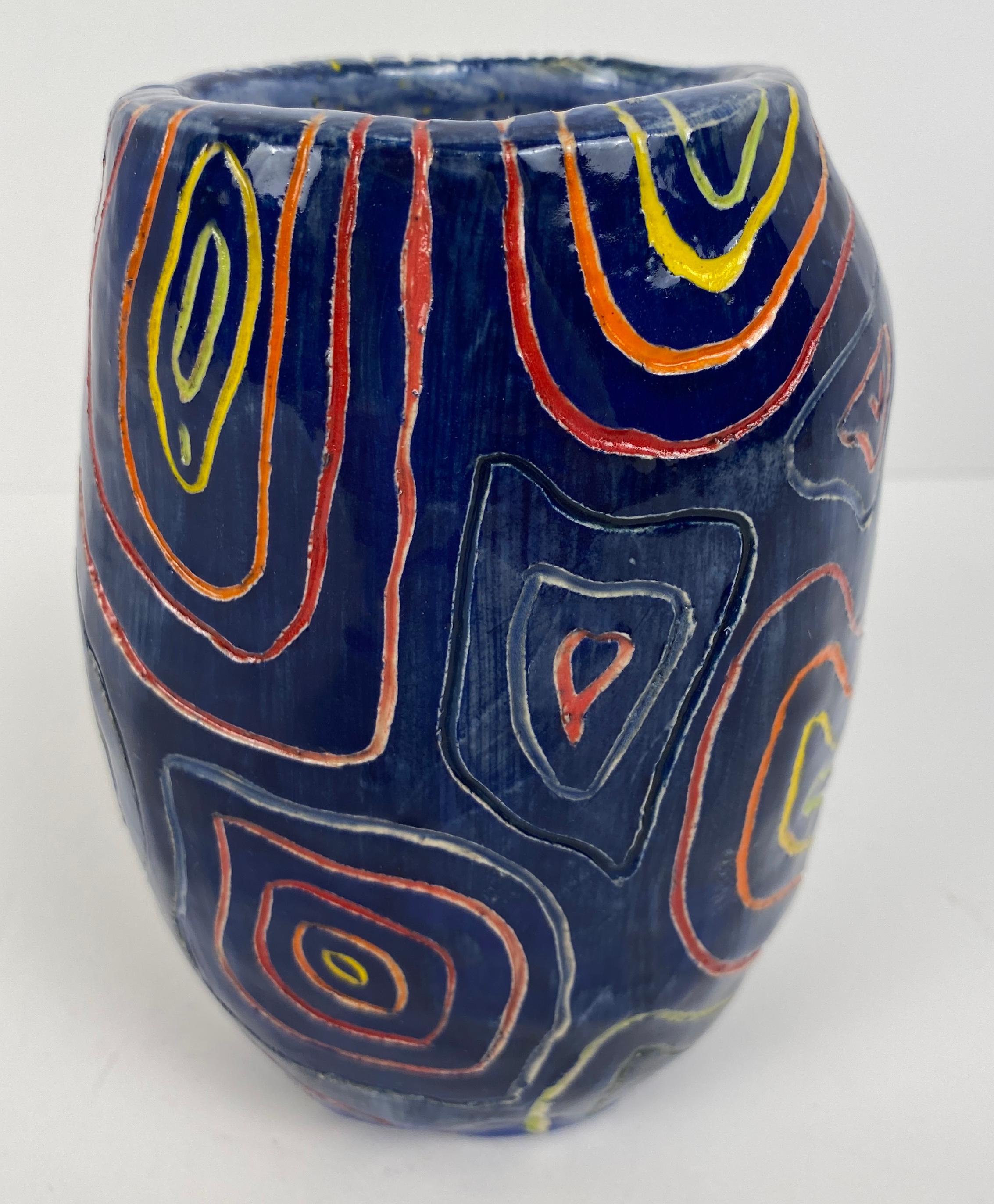 Fatto a mano Vaso in ceramica astratta Studio Pottery firmato S. Leighton in vendita