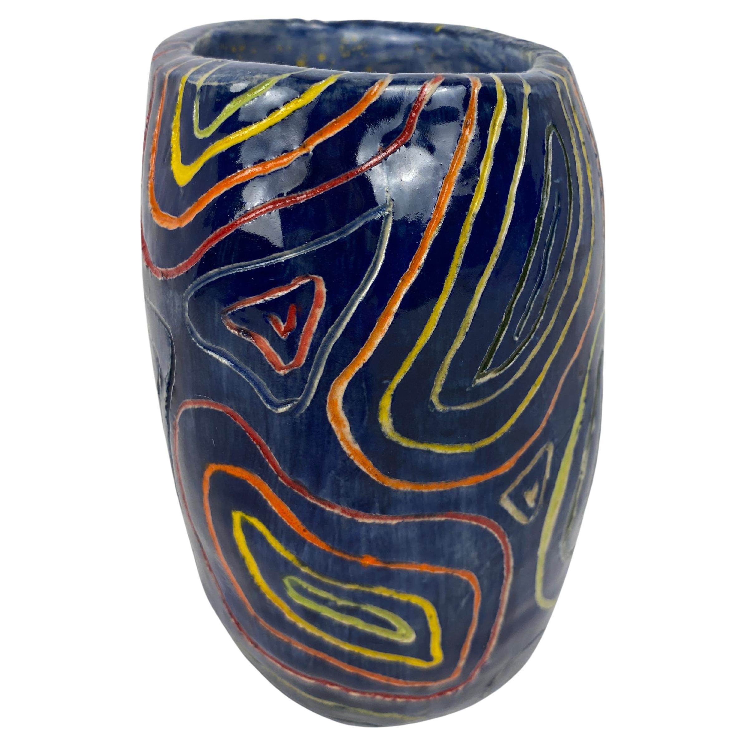 Vaso in ceramica astratta Studio Pottery firmato S. Leighton in vendita