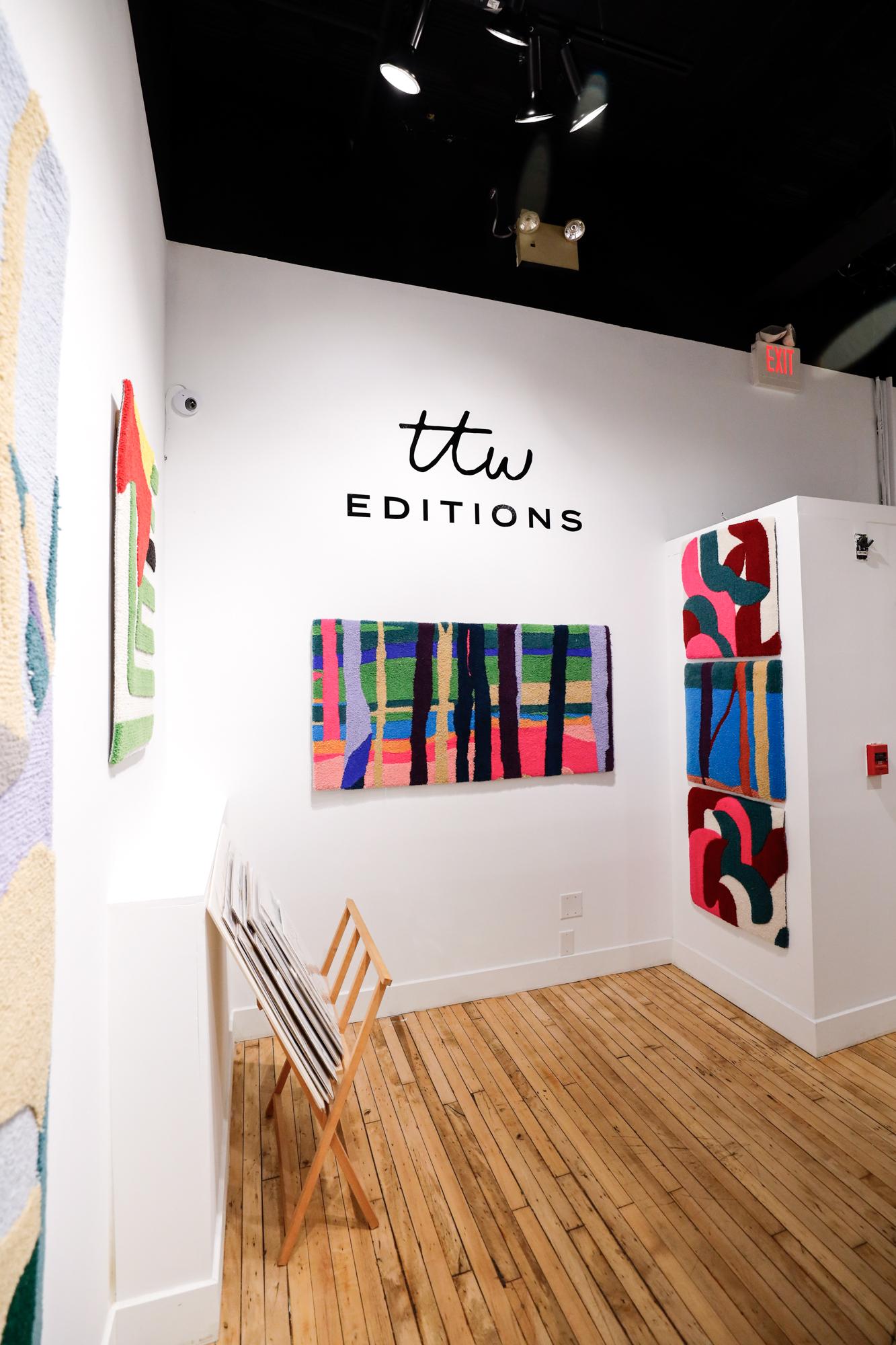 Wandteppich oder Teppich mit abstraktem Farbblockmuster, getuftete neuseeländische Wolle im Angebot 1