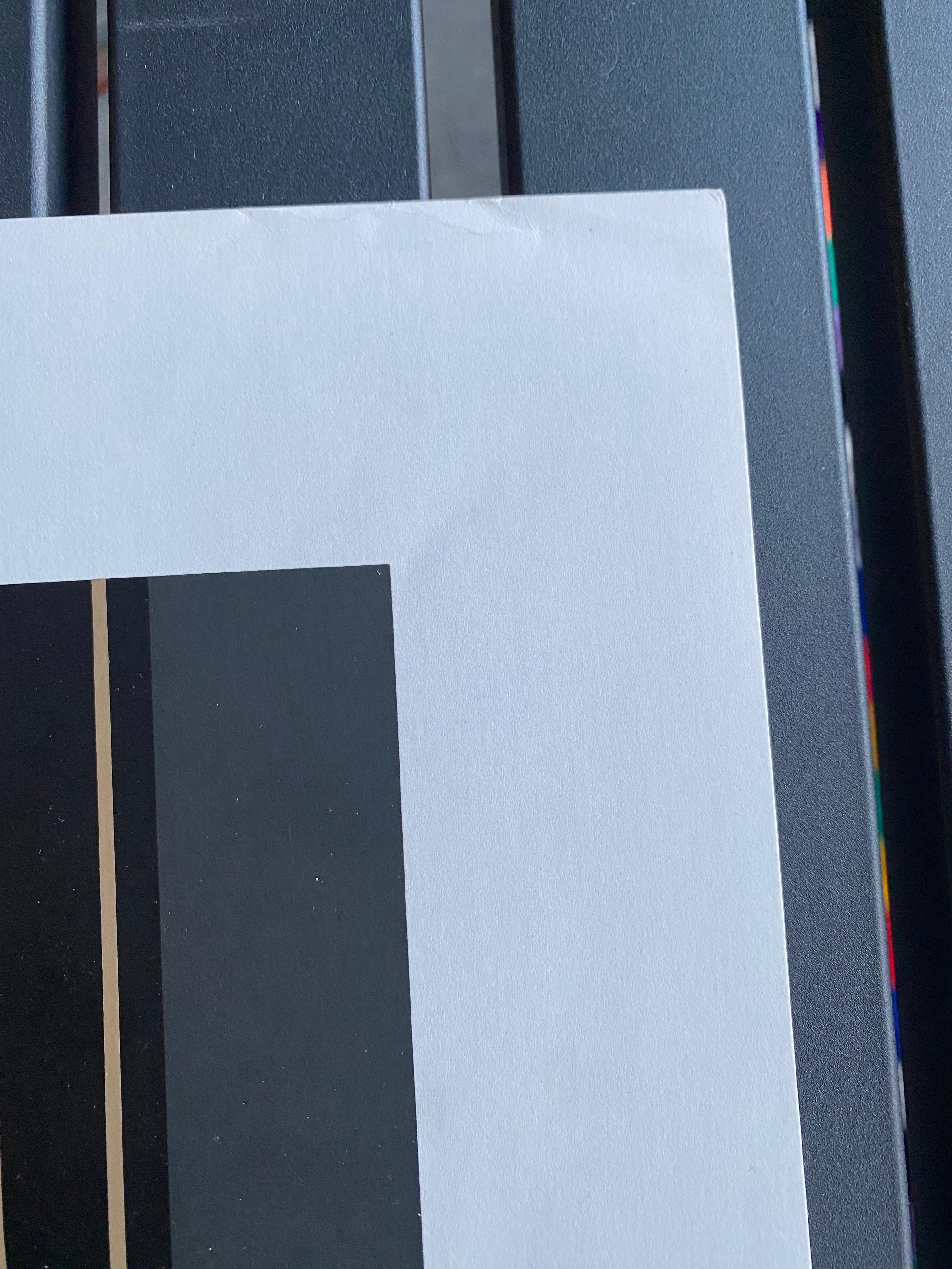 Abstrakter Farbsiebdruck von Luc Peire, geometrische Formen in Blau und Schwarz im Angebot 2