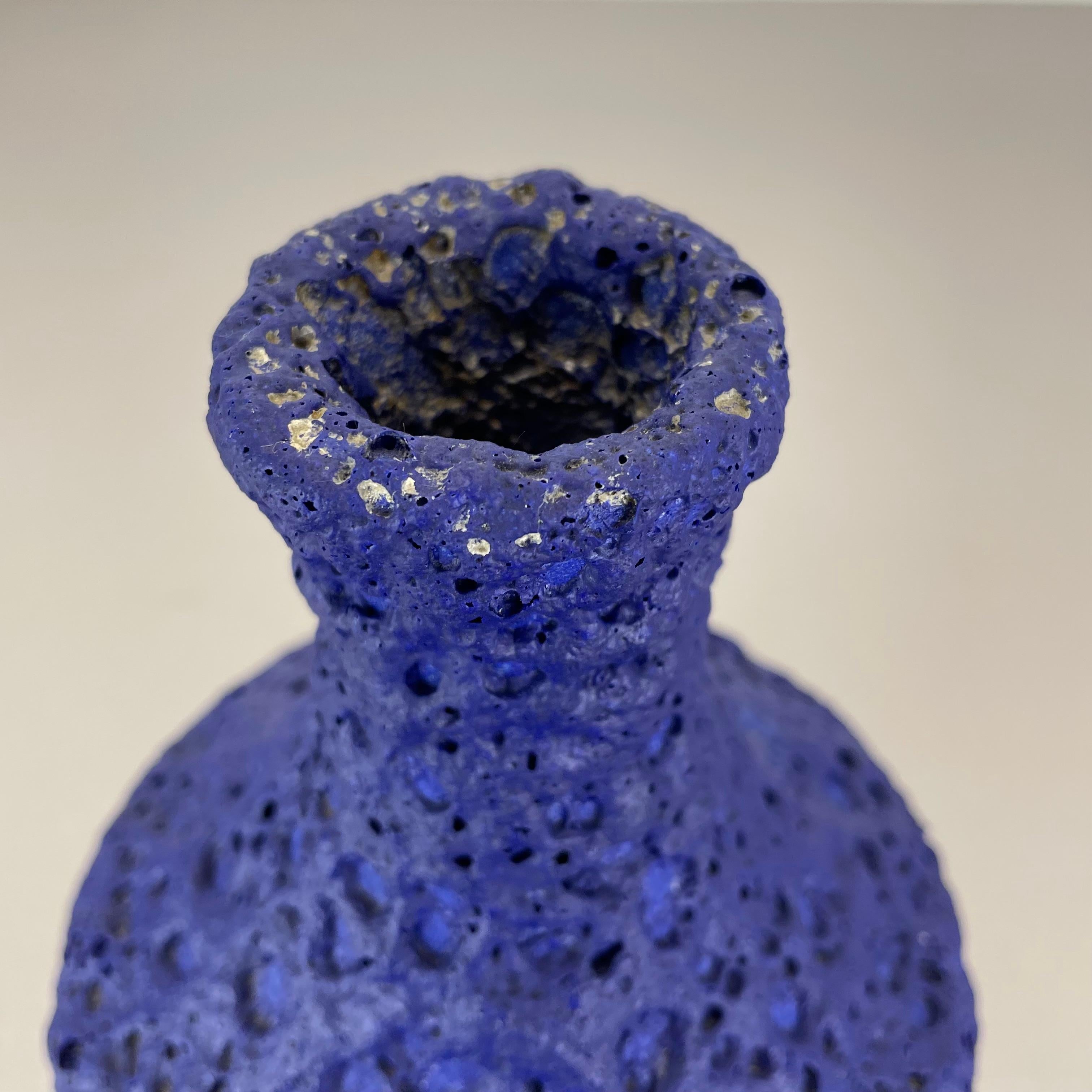 Blaue brutalistische Vase aus farbenfroher Keramik von Silberdistel, W. Germany, 1950er Jahre (Moderne der Mitte des Jahrhunderts) im Angebot