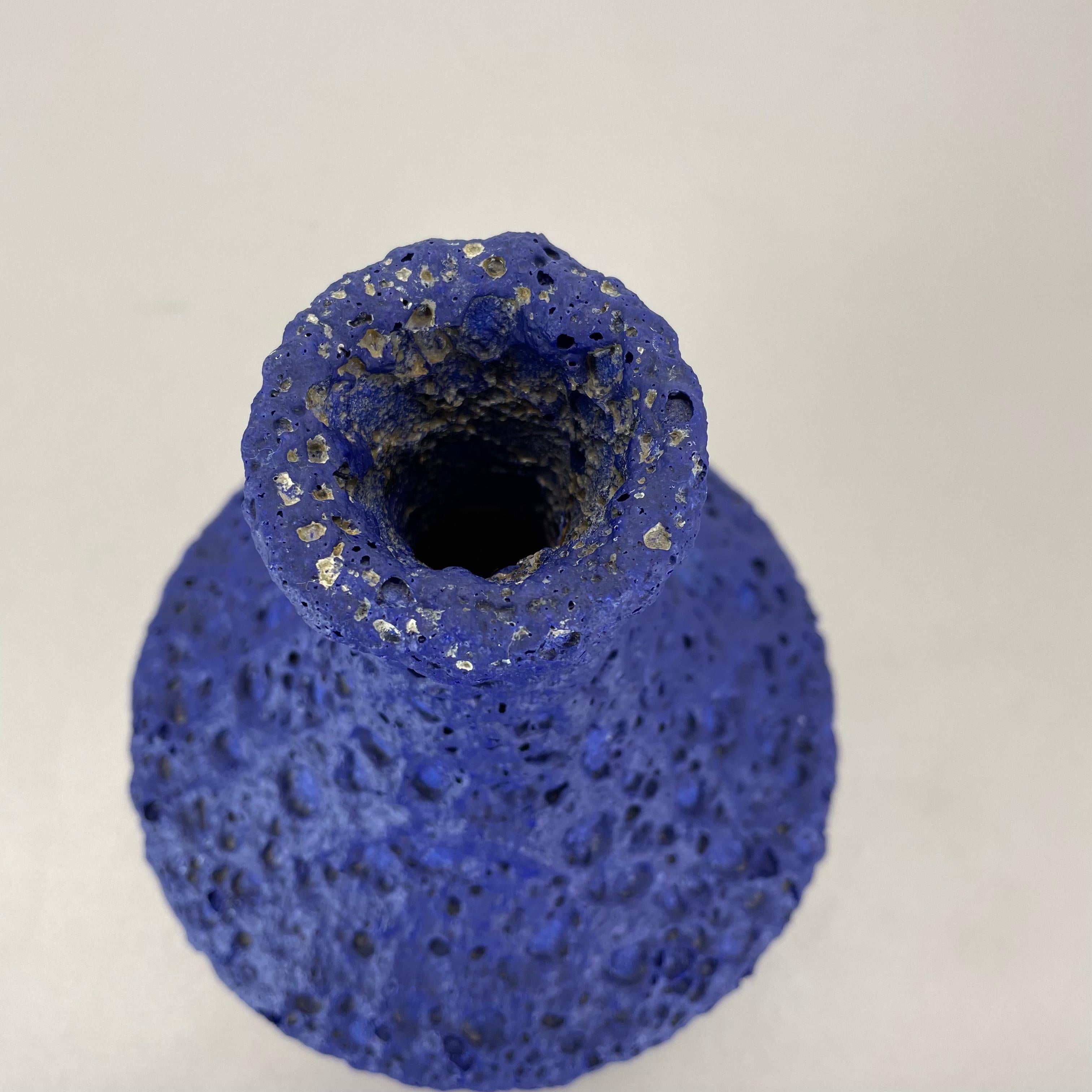 Blaue brutalistische Vase aus farbenfroher Keramik von Silberdistel, W. Germany, 1950er Jahre (Deutsch) im Angebot
