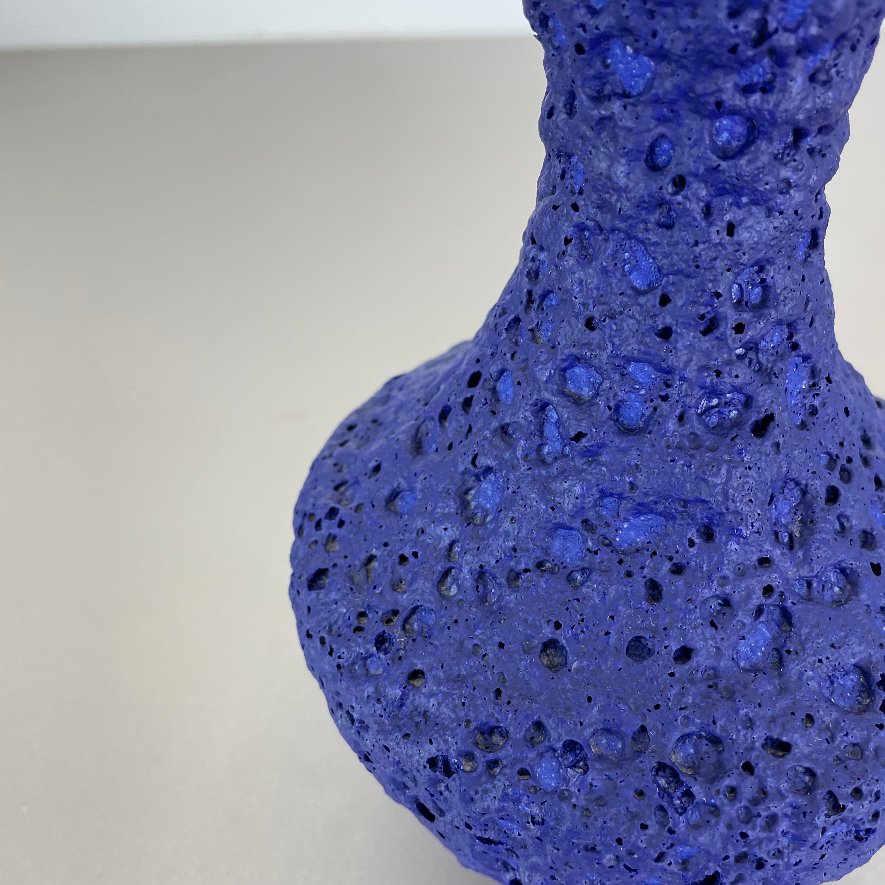 Blaue brutalistische Vase aus farbenfroher Keramik von Silberdistel, W. Germany, 1950er Jahre im Zustand „Gut“ im Angebot in Kirchlengern, DE