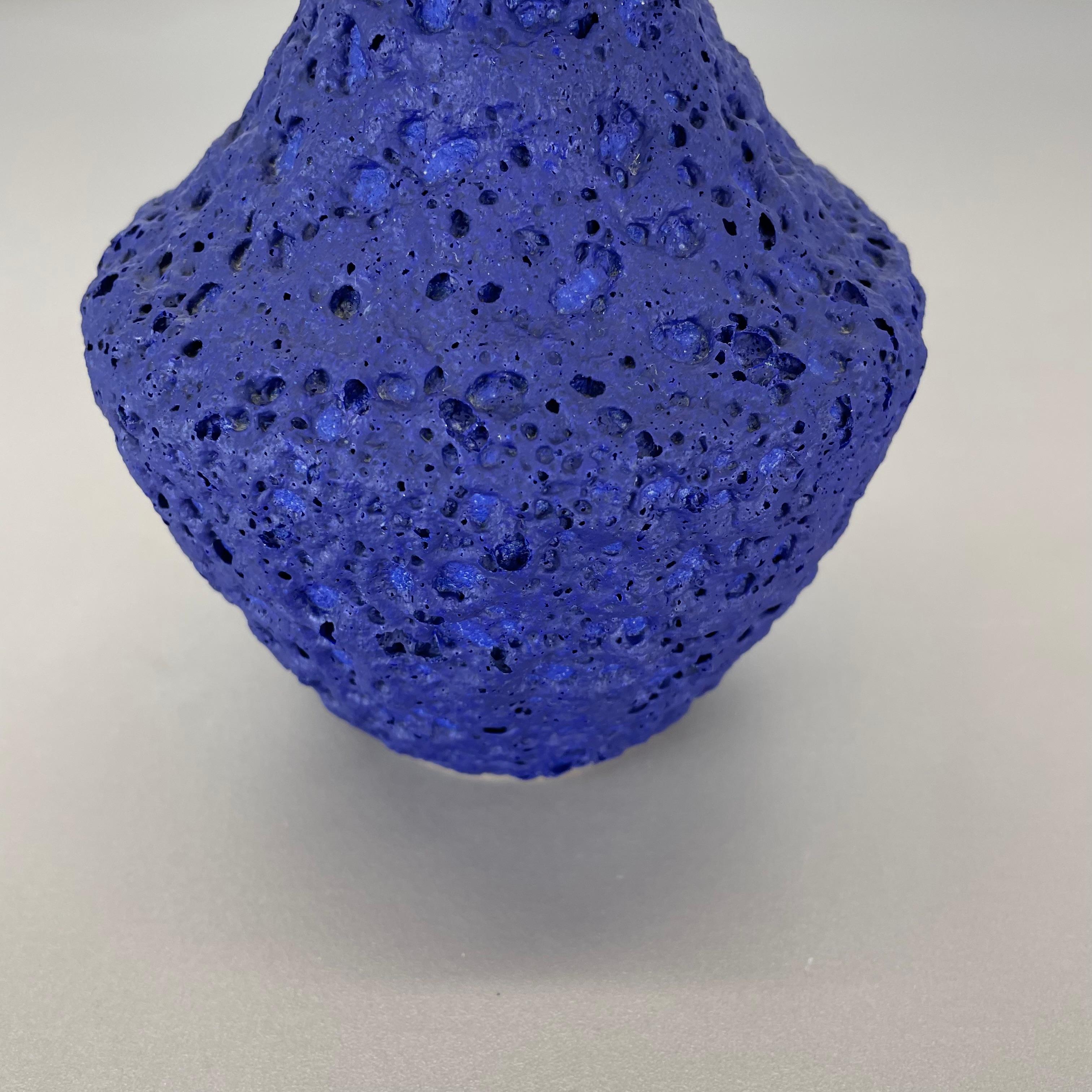 Blaue brutalistische Vase aus farbenfroher Keramik von Silberdistel, W. Germany, 1950er Jahre im Angebot 1