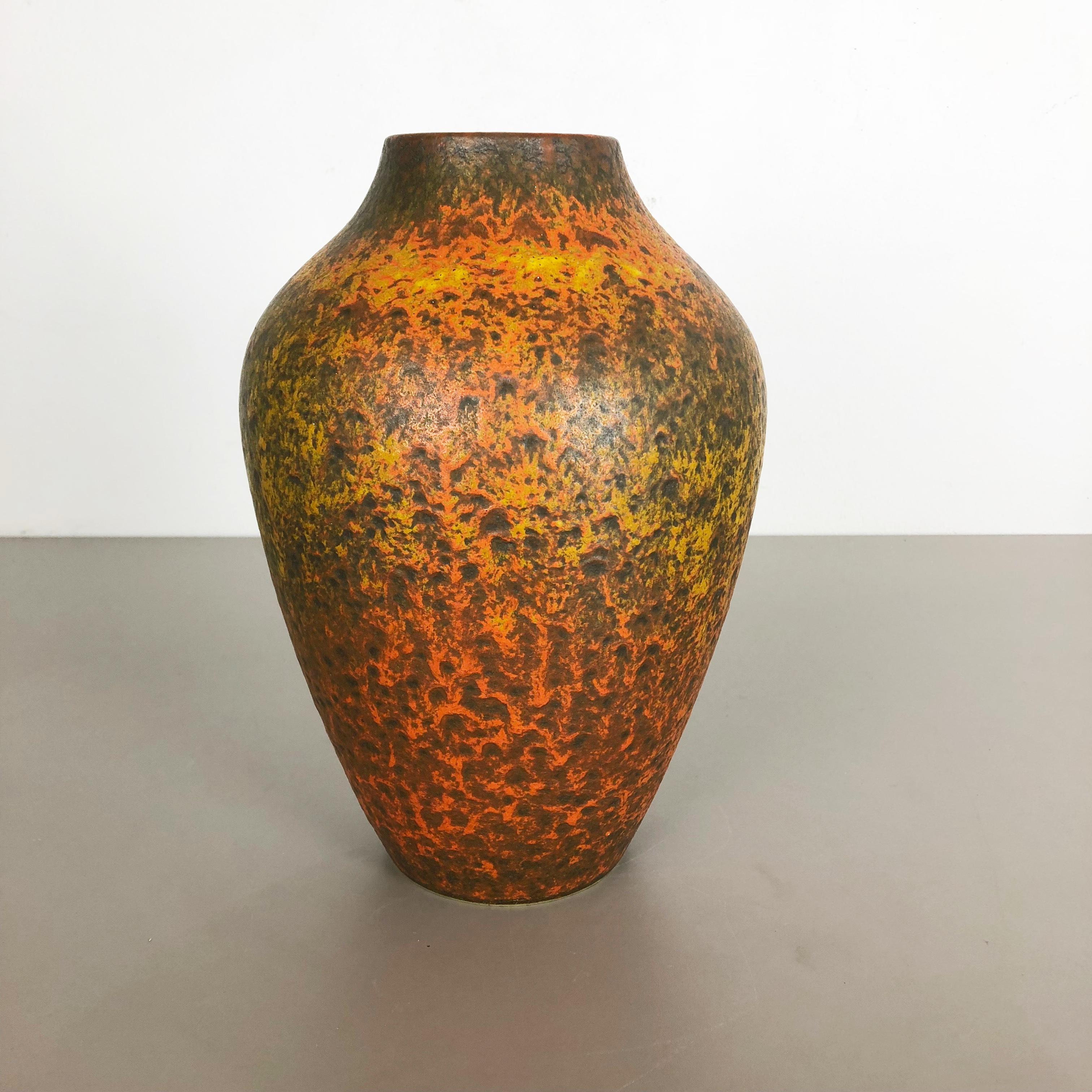 Article:

Pottery ceramic vase


Producer:

Silberdistel Ceramic, W. Germany


Decade:

1950s





Original vintage 1950s pottery ceramic vase made in Germany. High quality German production with a nice abstract illustration and