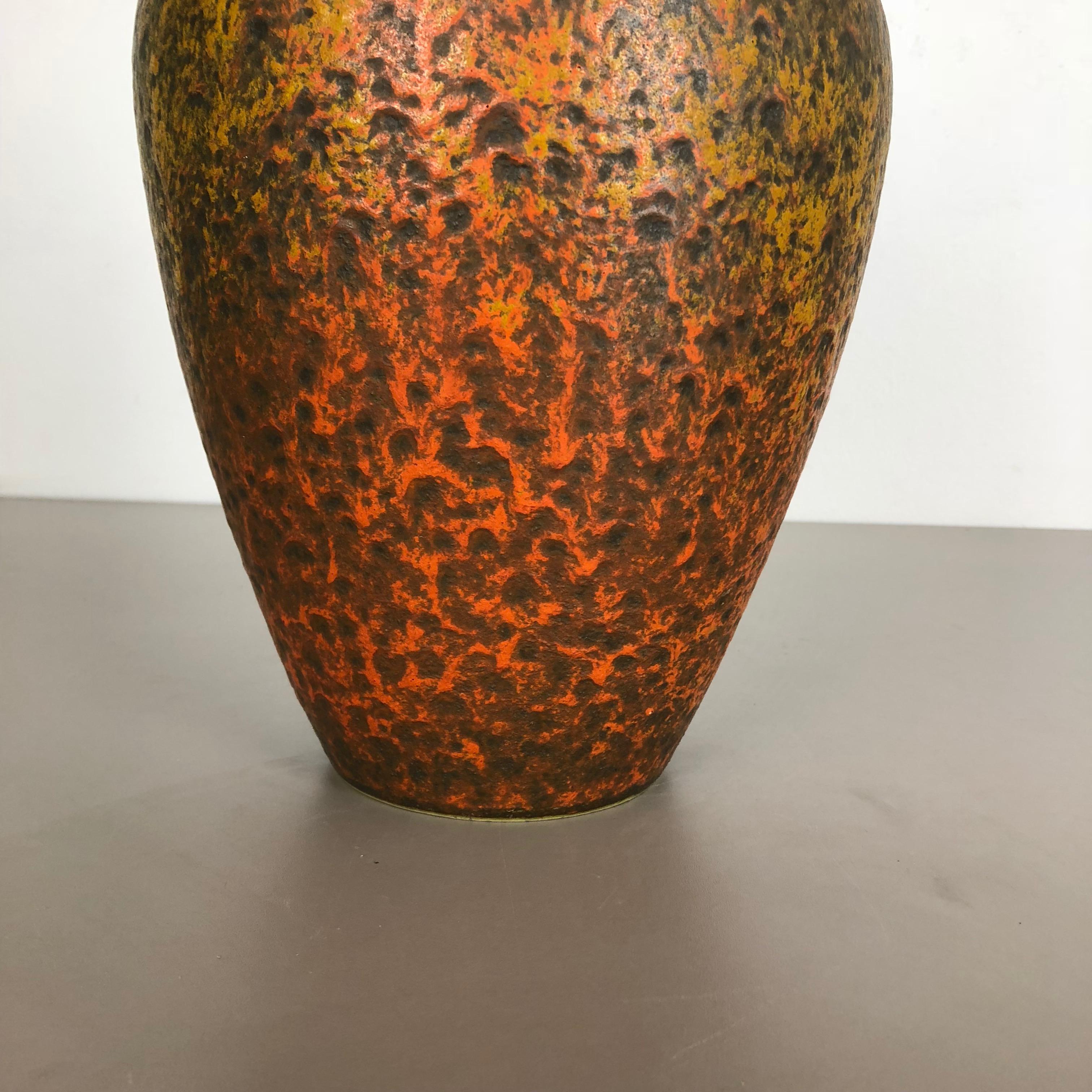 Allemand Vase de sol en poterie abstraite colorée fabriqué par Silberdistel, W. Allemagne, années 1950 en vente