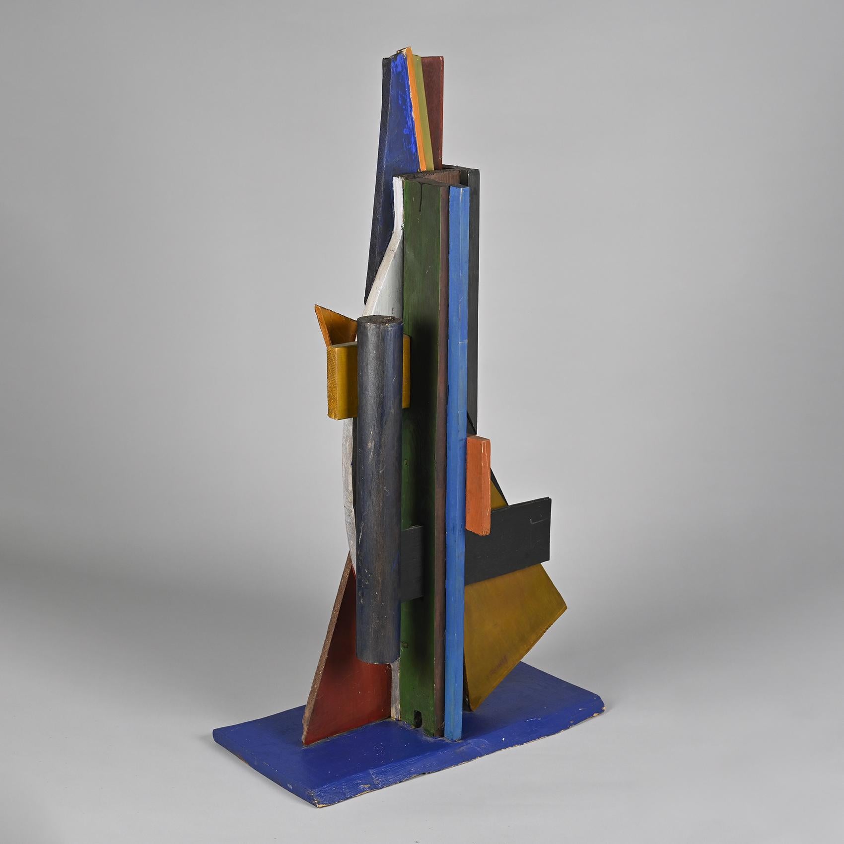 

Composition abstraite d'Oscar Troneck, peintre suisse né en 1950.

Grande sculpture en bois peint polychrome, découpé et assemblé, dans les tons bleu, violet, brun et or.


