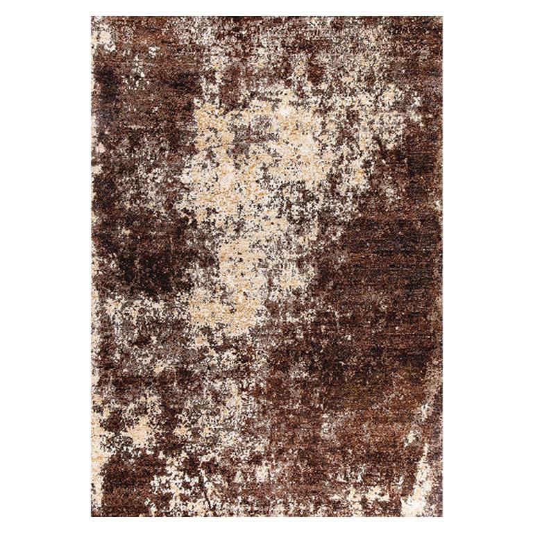 Tapis contemporain abstrait en brun, fait à la main en soie de bambou, "Concrete".