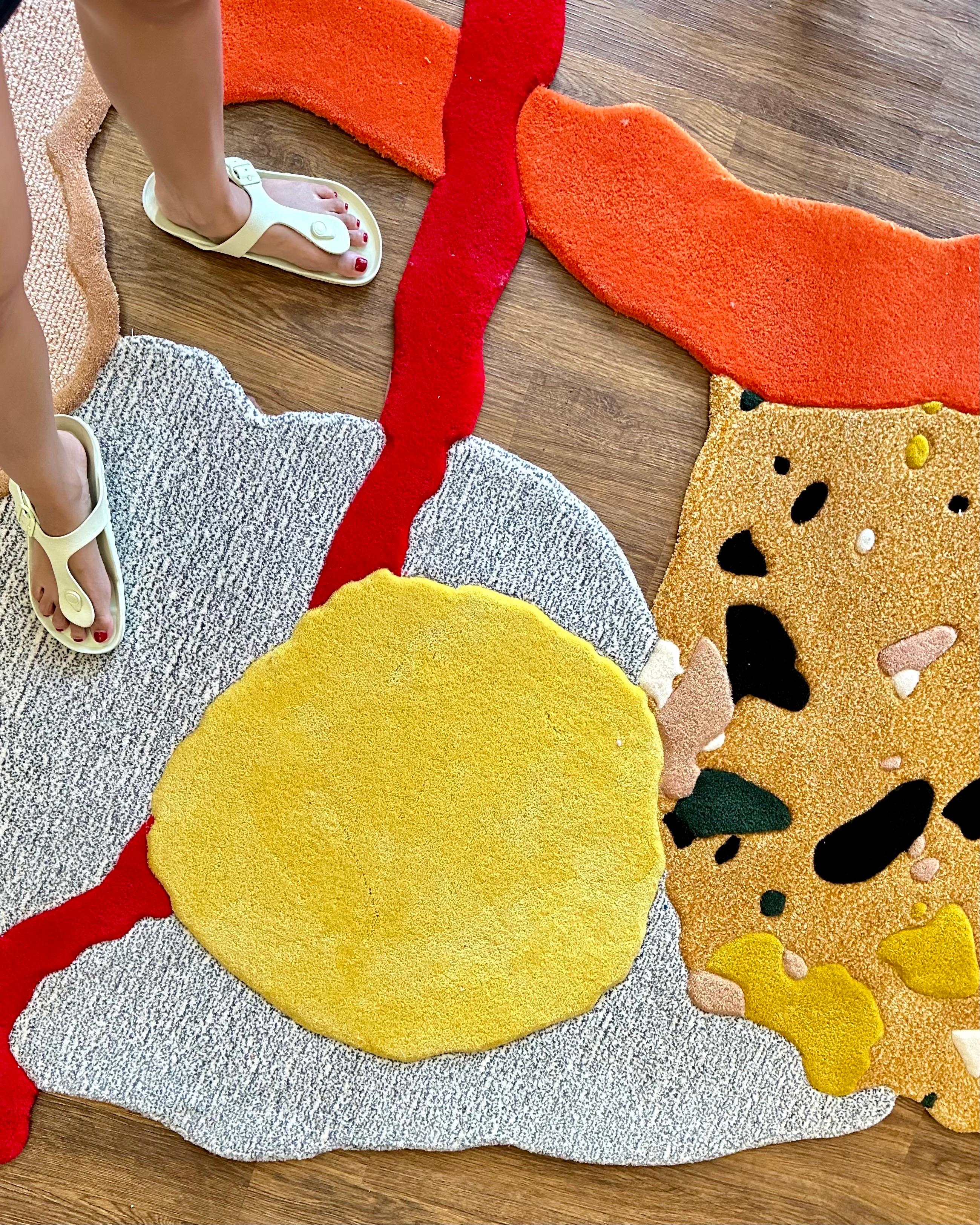 Abstrakter Contemporary Teppich mit Terrazzo-Motiv - Wolle-Acryl-Gemisch im Angebot 1