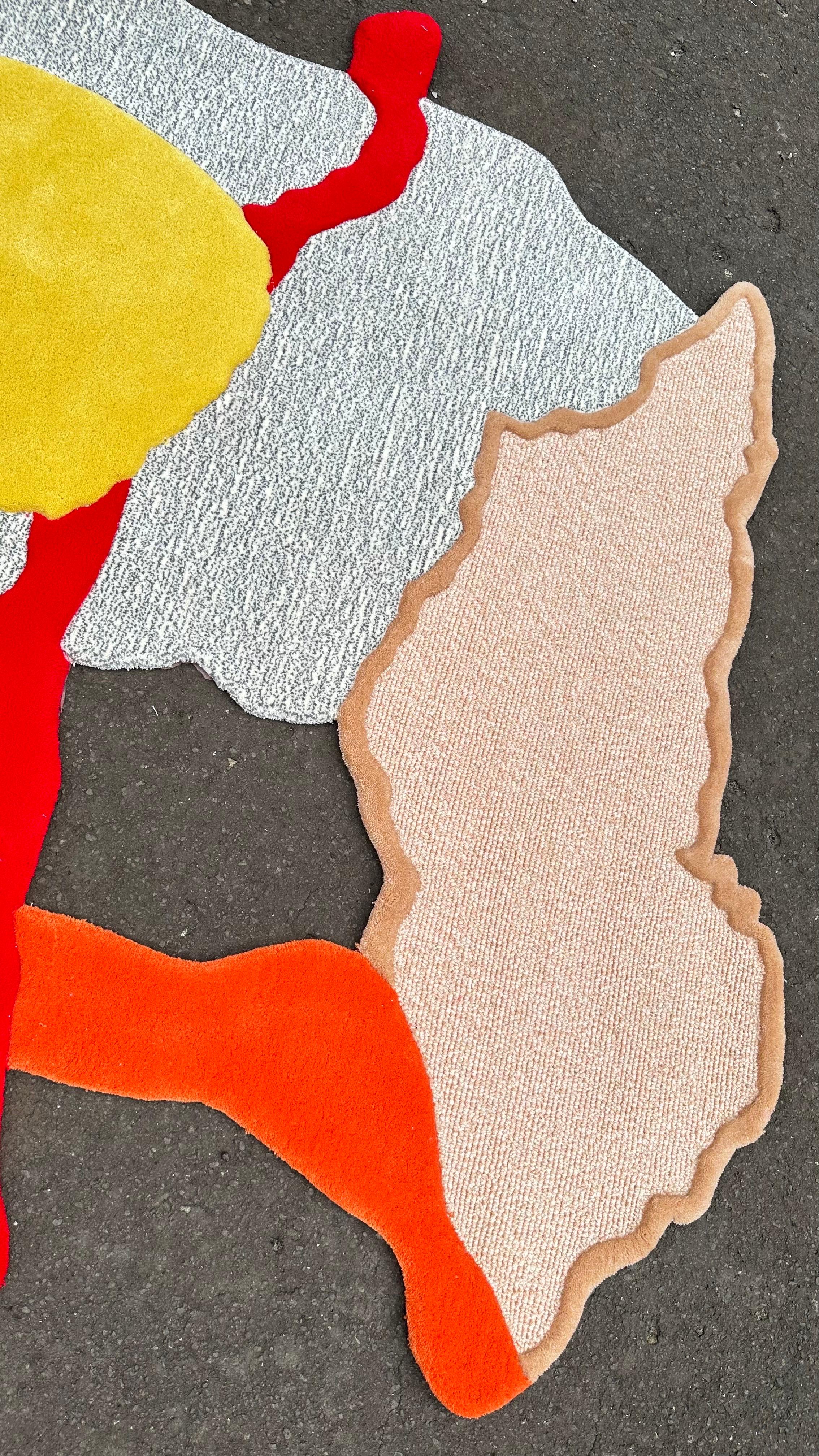 Abstrakter Contemporary Teppich mit Terrazzo-Motiv - Wolle-Acryl-Gemisch im Angebot 2