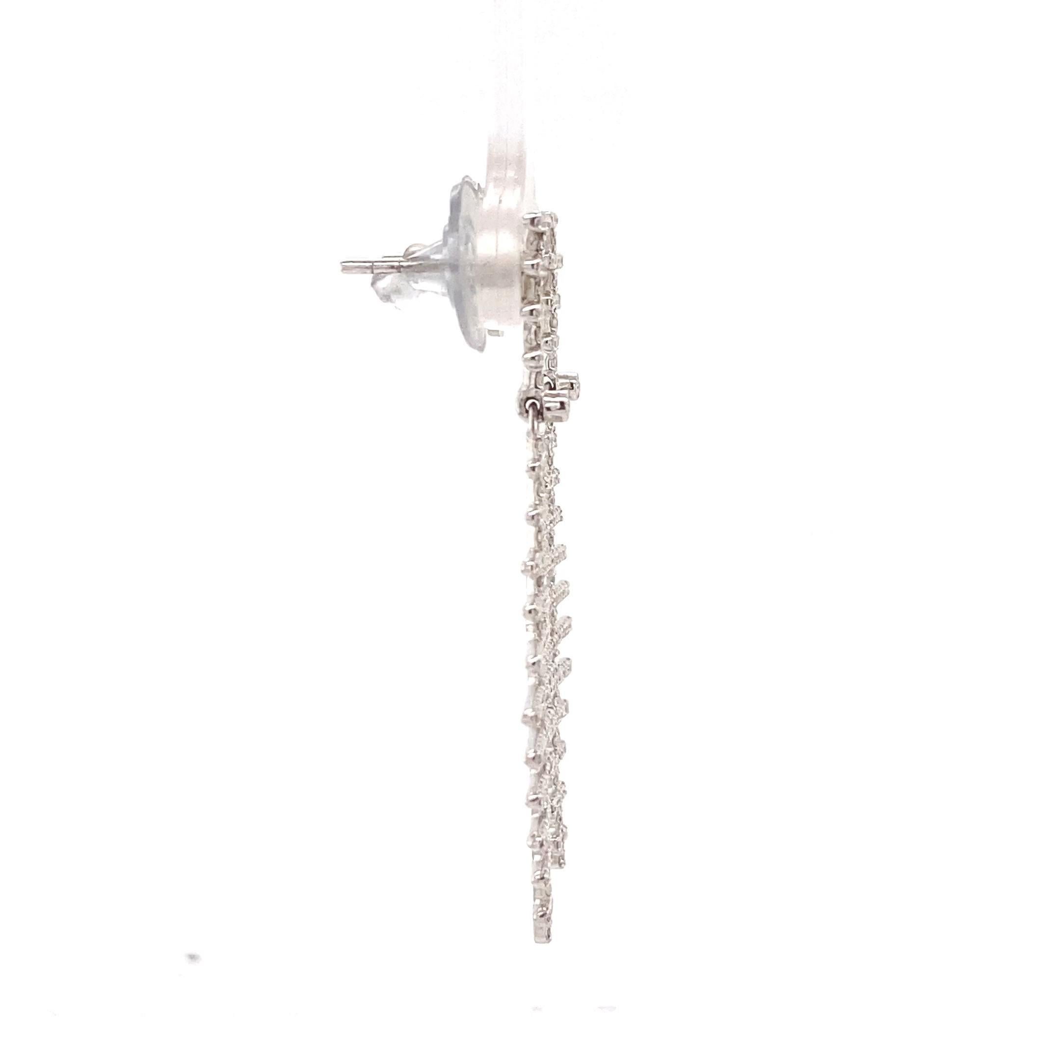 Donna Orecchini astratti con diamanti pendenti in oro massiccio 14k (certificati) in vendita