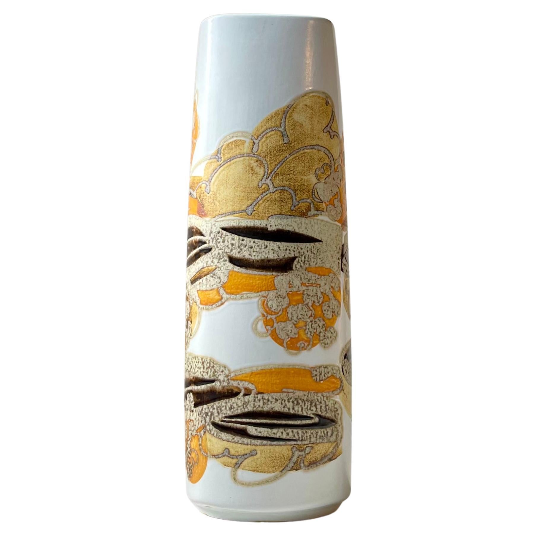 Abstrakte dänische moderne Royal Copenhagen Fayence-Vase von Ellen Malmer im Angebot