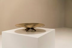 Bol décoré abstrait en laiton martelé de Cris Agterberg, Pays-Bas 1934
