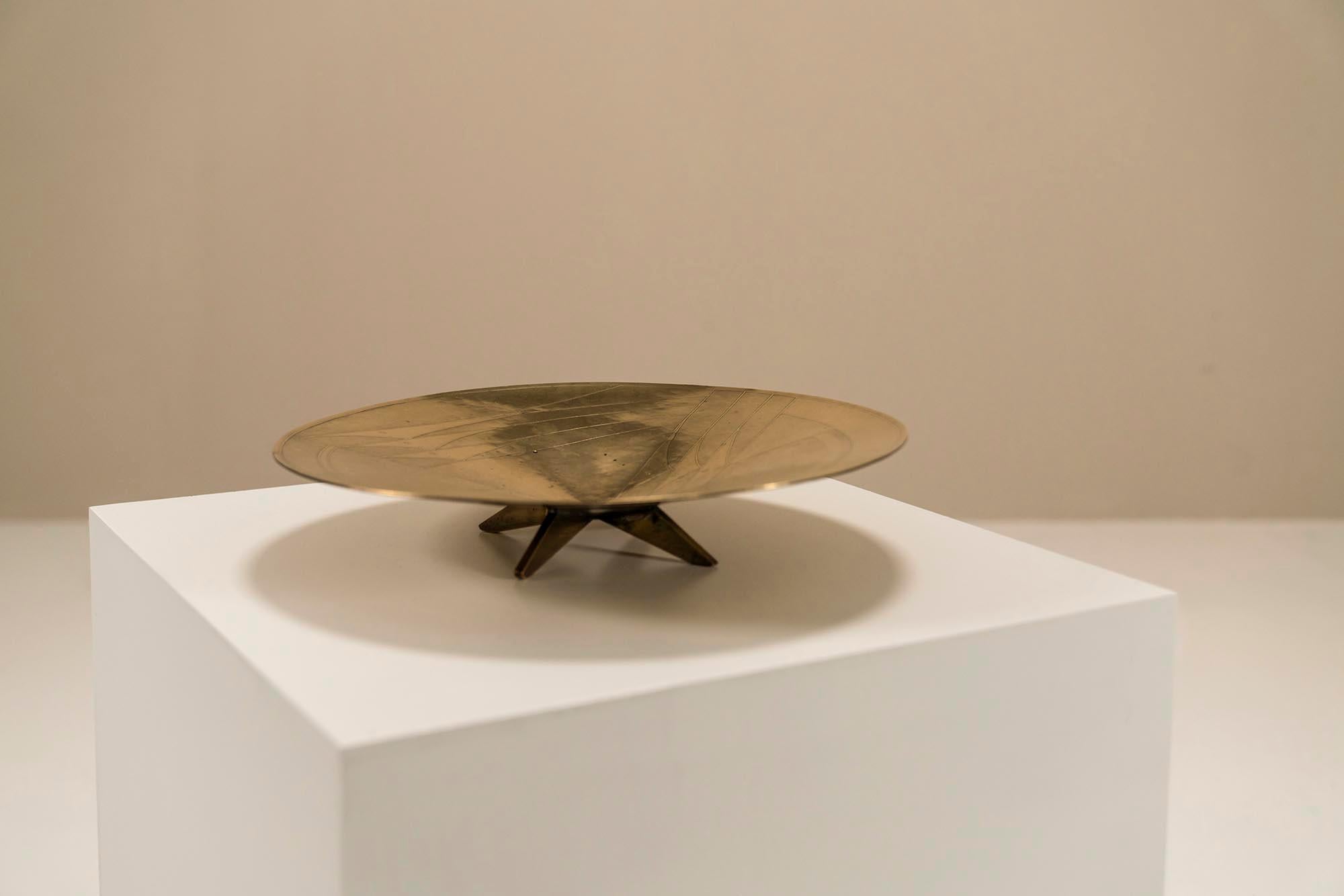 Mid-20th Century Abstract Decorated Bowl in Hammered Brass by Cris Agterberg, Netherlands 1934
