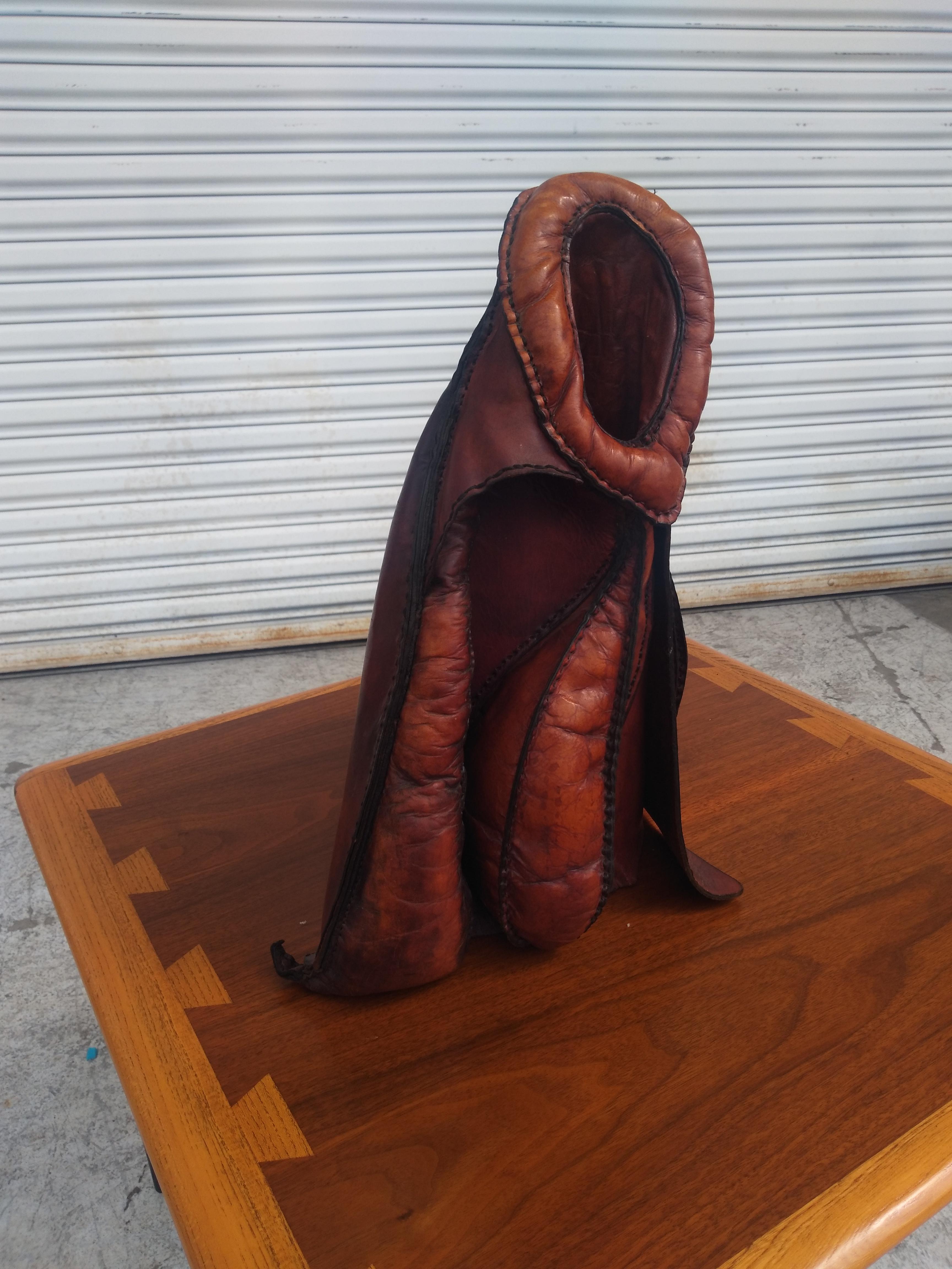 XX secolo Scultura astratta in pelle in stile Deru in vendita