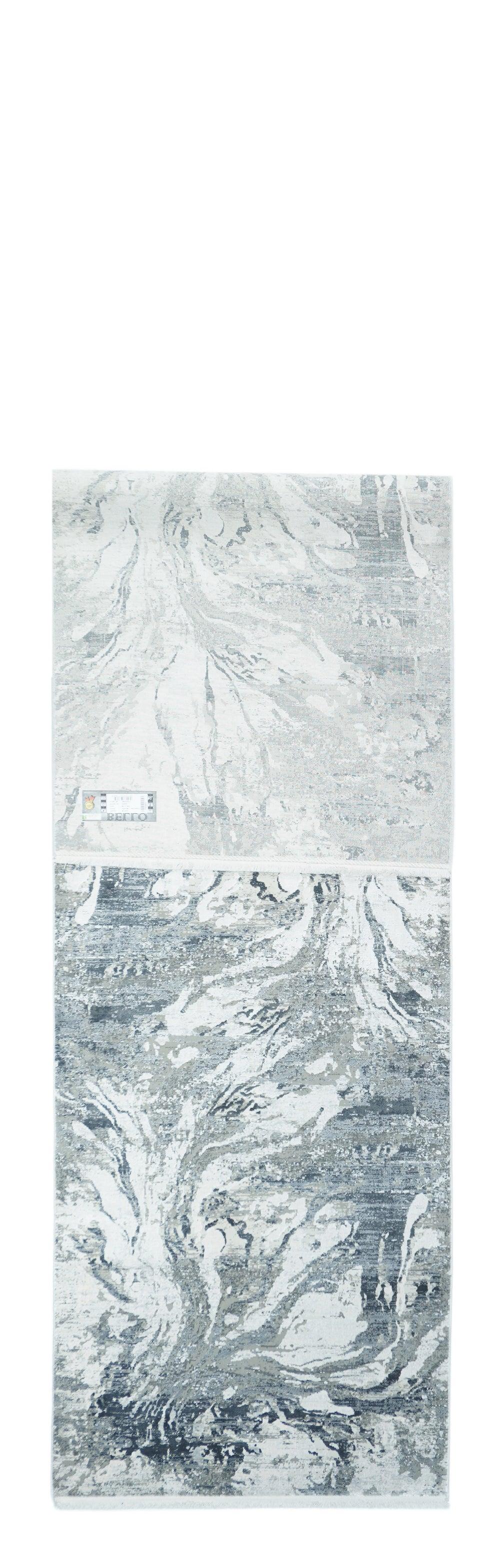 Tapis abstrait 2'7'' x  9'10''.