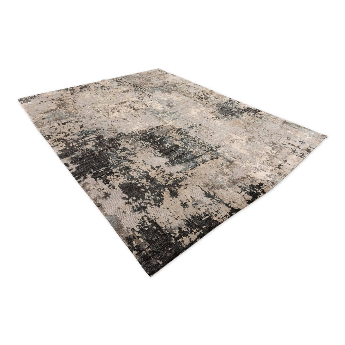 Contemporary rug belonging to the abstract collection.
- Elaborated by hand in silk and wool in the craft workshops that the firm Zigler has in Pakistan.
- Its tonalities are not uniform with what this type of rugs are very functional when it