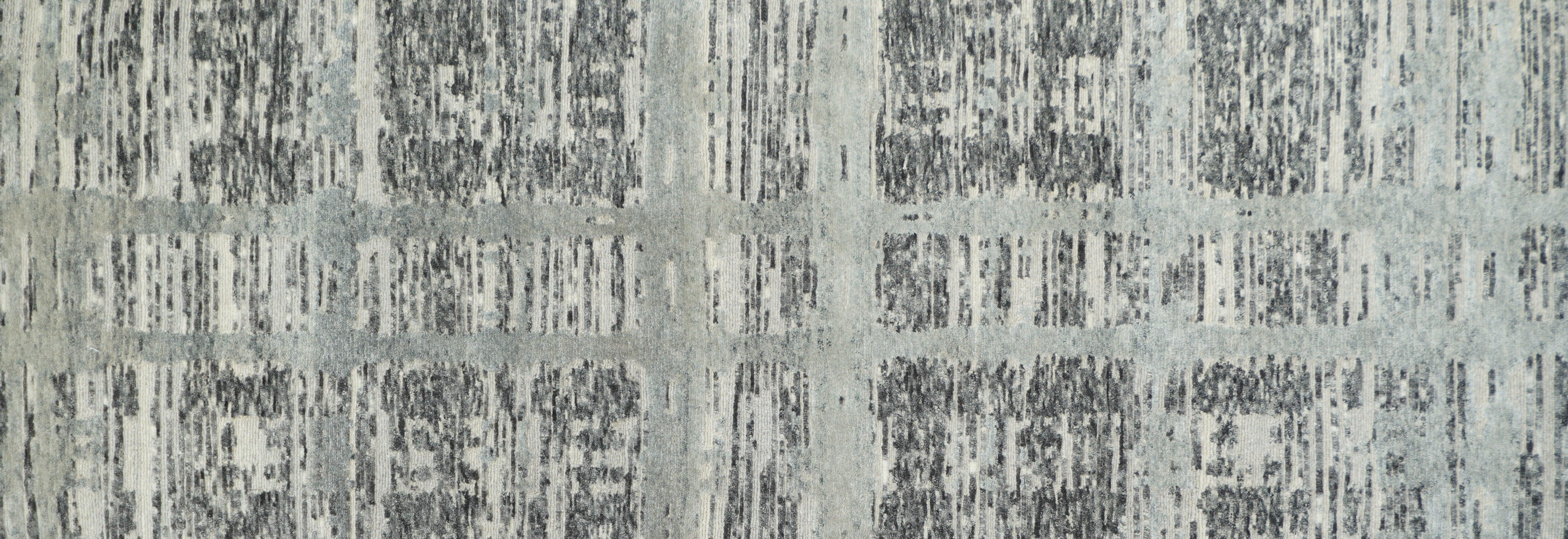 Abstract Design Runner 2'6'' x 8'1'' In New Condition For Sale In New York, NY