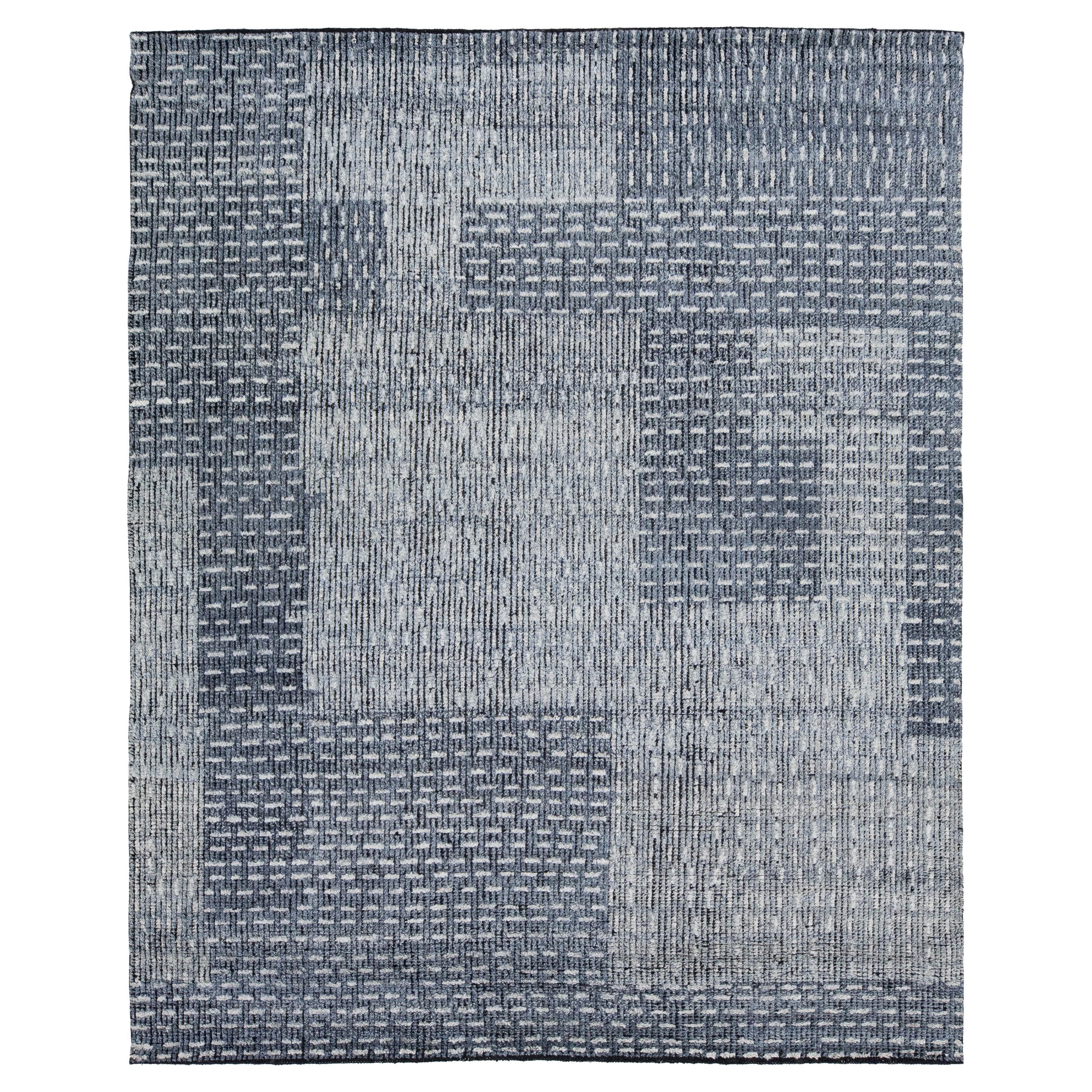 Abstrakt gestalteter handgeknüpfter moderner Wollteppich in Blau