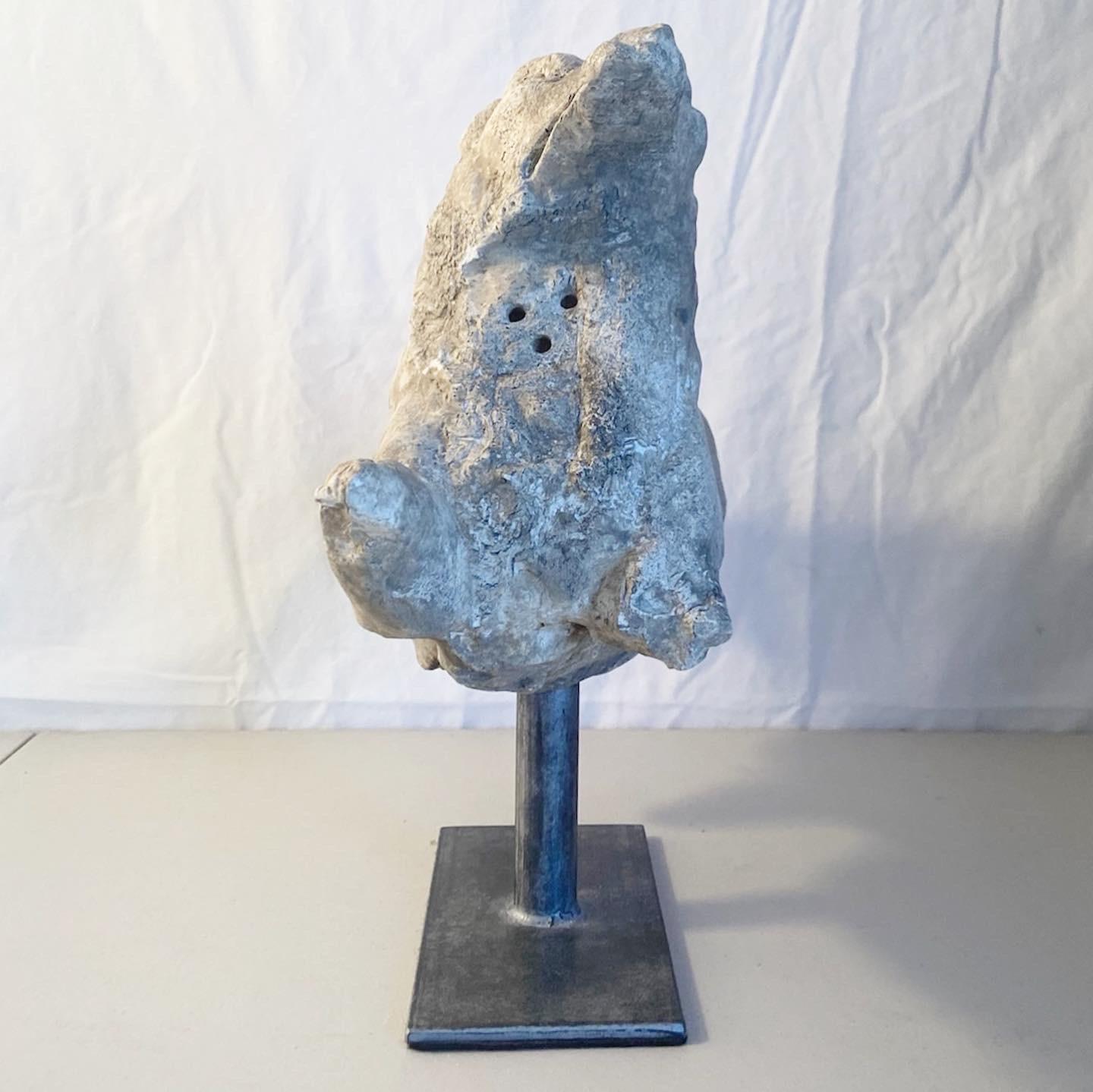 Abstrakte Hunde-Skulptur aus Gips im Used-Look im Angebot 8